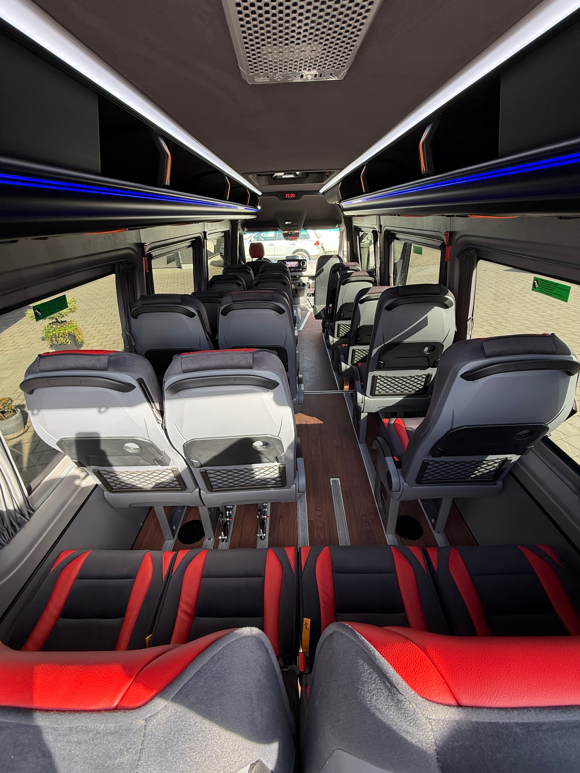 MERCEDES-BENZ Midibus mit 17/21 Plätze oder bis 4 Rollstühle-image-6