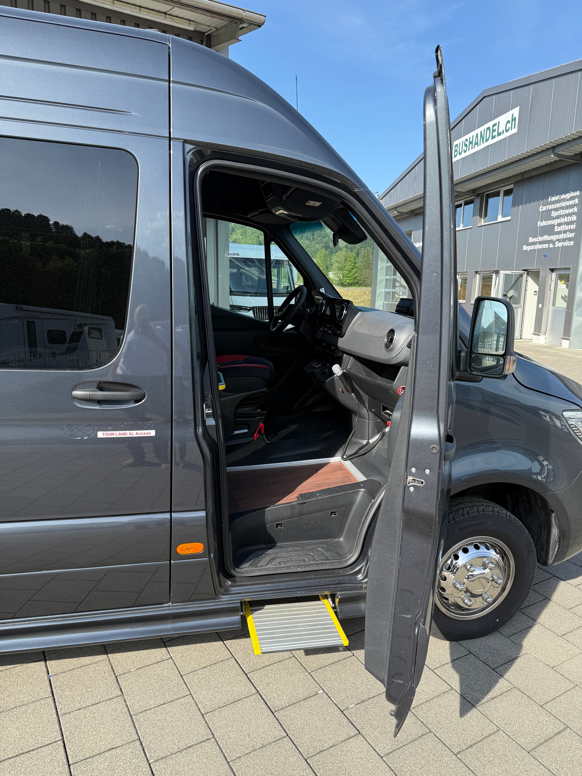MERCEDES-BENZ Midibus mit 17/21 Plätze oder bis 4 Rollstühle-image-3