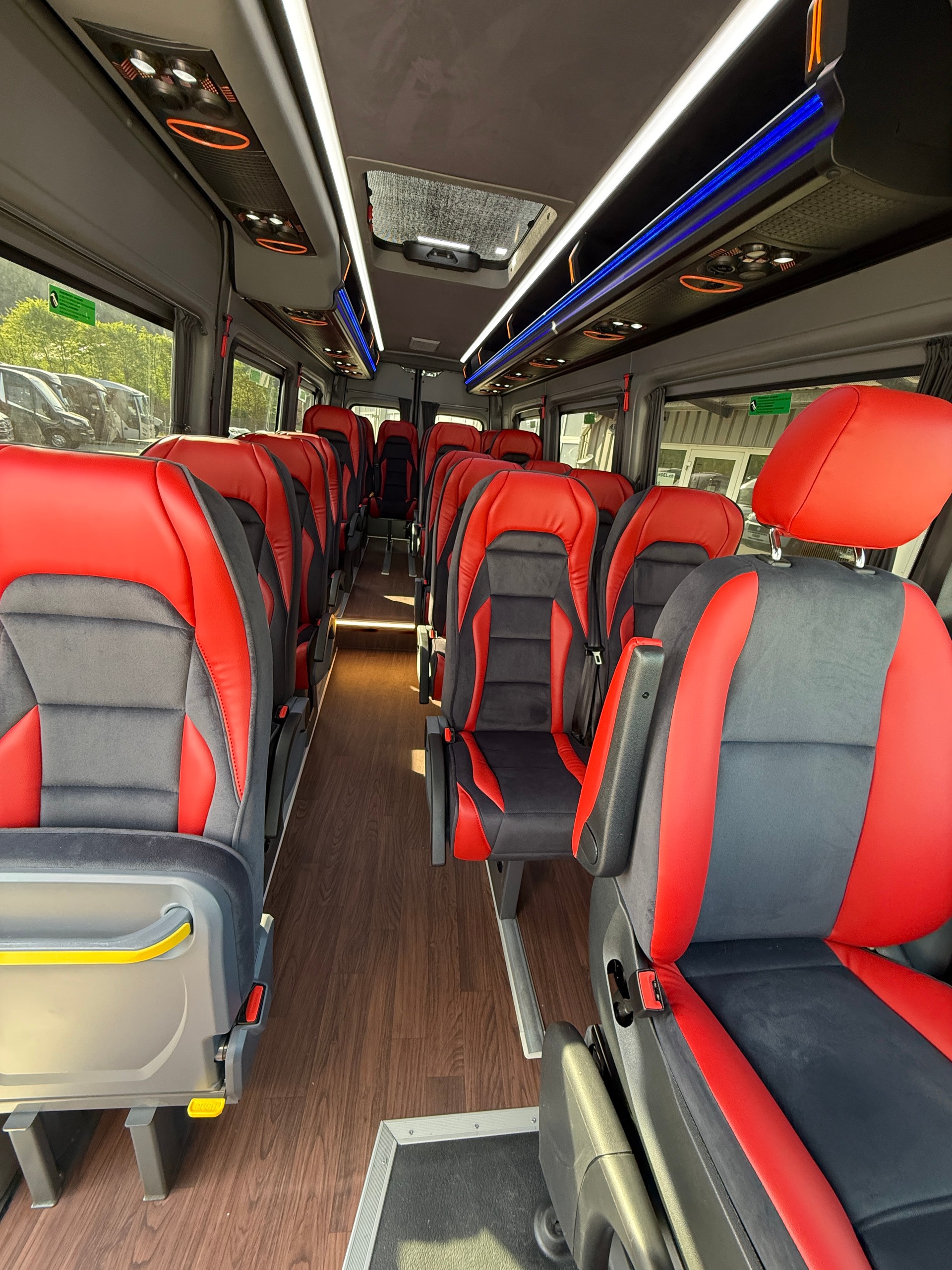 MERCEDES-BENZ Midibus mit 17/21 Plätze oder bis 4 Rollstühle-image-5