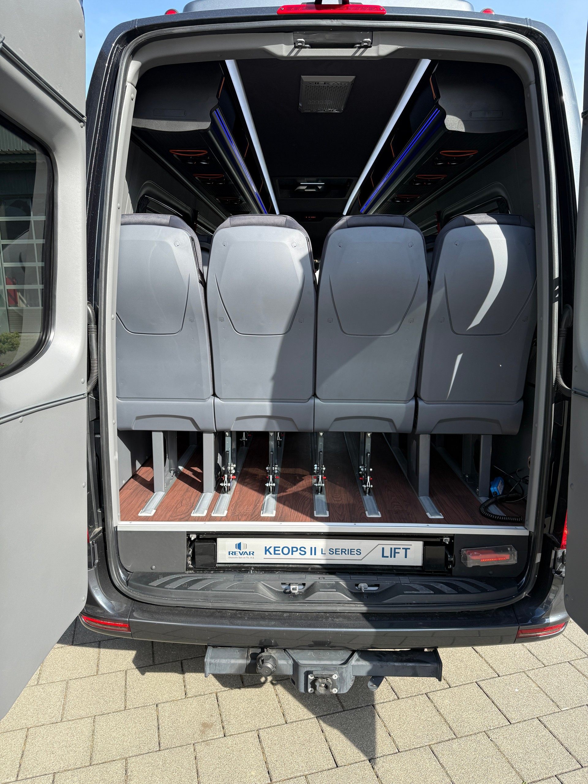 MERCEDES-BENZ Midibus mit 17/21 Plätze oder bis 4 Rollstühle-image-7
