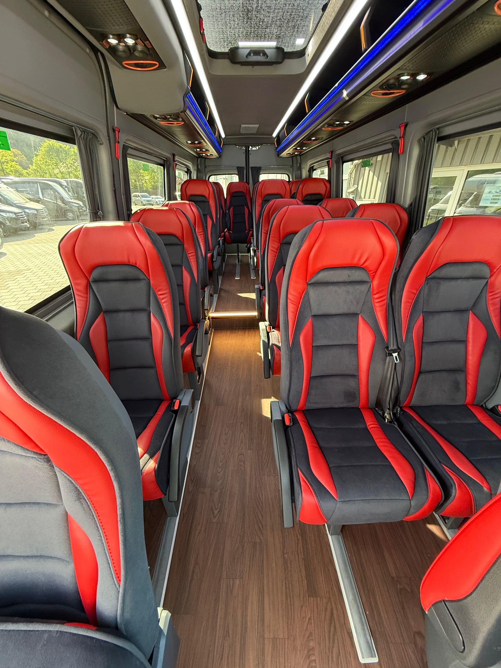 MERCEDES-BENZ Midibus mit 17/21 Plätze oder bis 4 Rollstühle-image-4