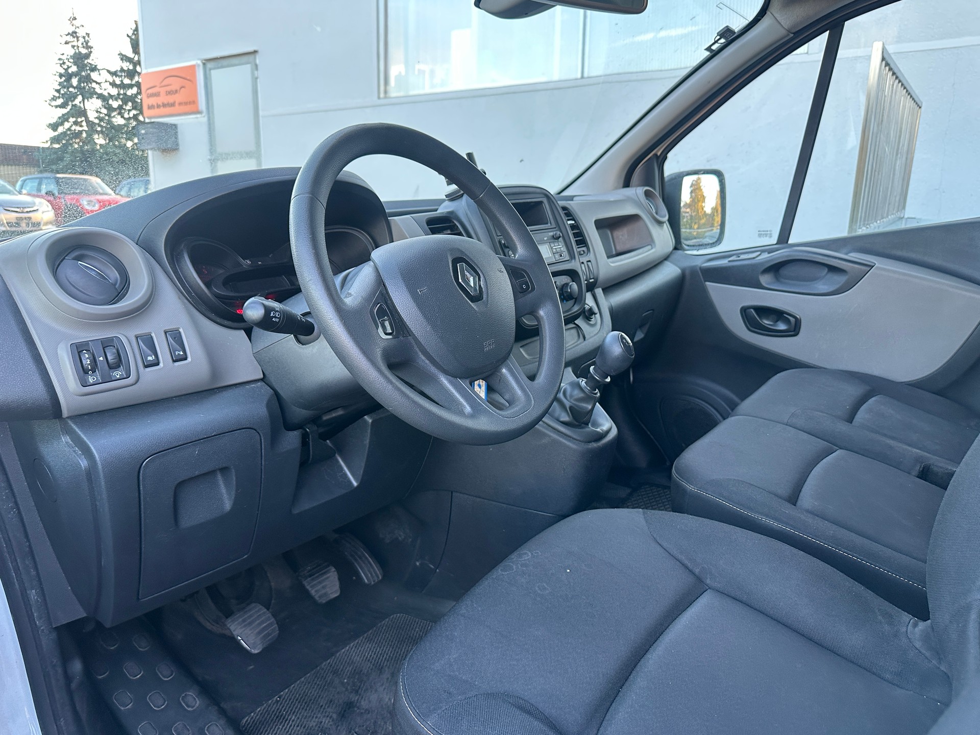 RENAULT Trafic 1.6 dCi 120 2.9t Business L2H1-image-2