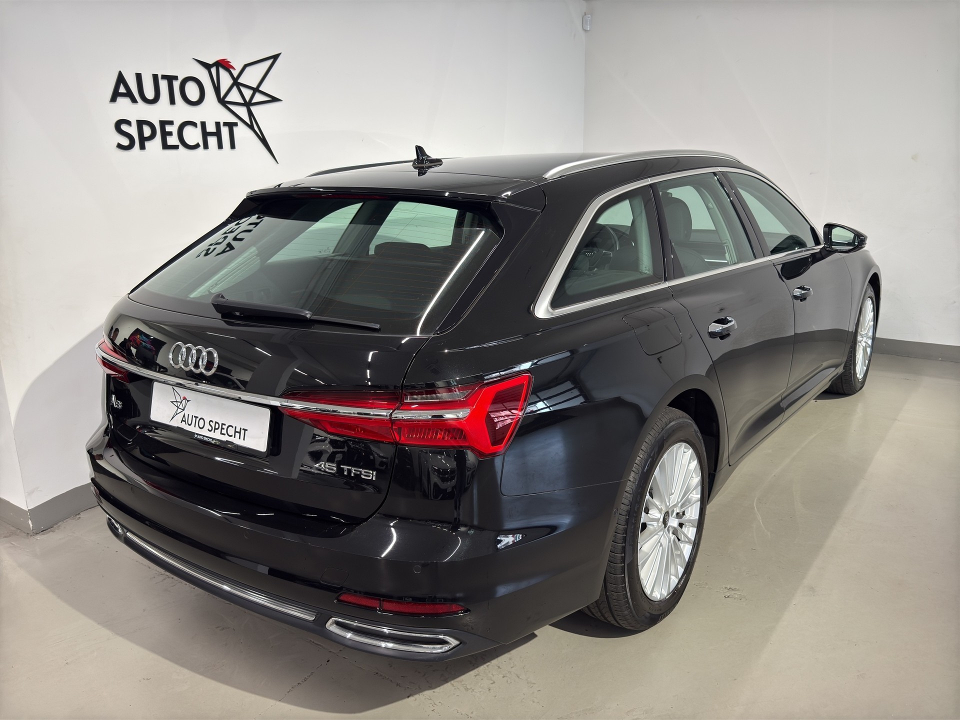 AUDI A6 Avant 45 TFSI Design S-tronic-image-4
