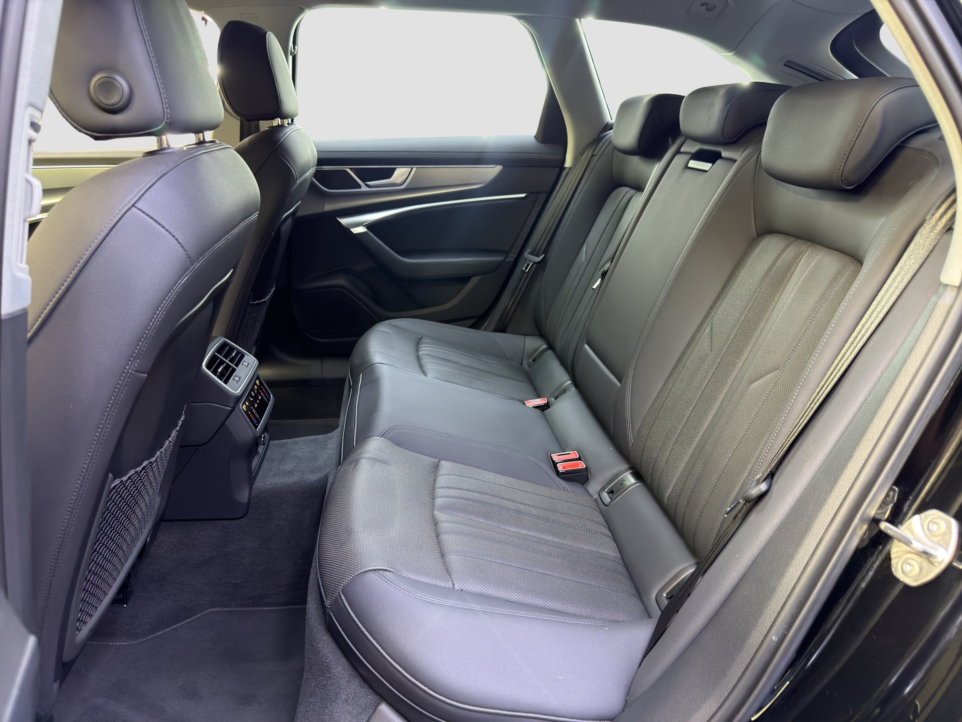 AUDI A6 Avant 45 TFSI Design S-tronic-image-12