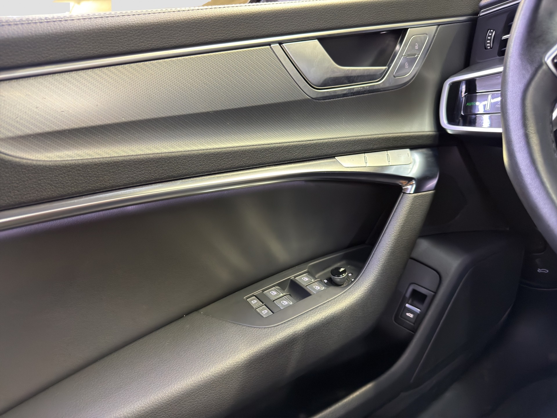 AUDI A6 Avant 45 TFSI Design S-tronic-image-28