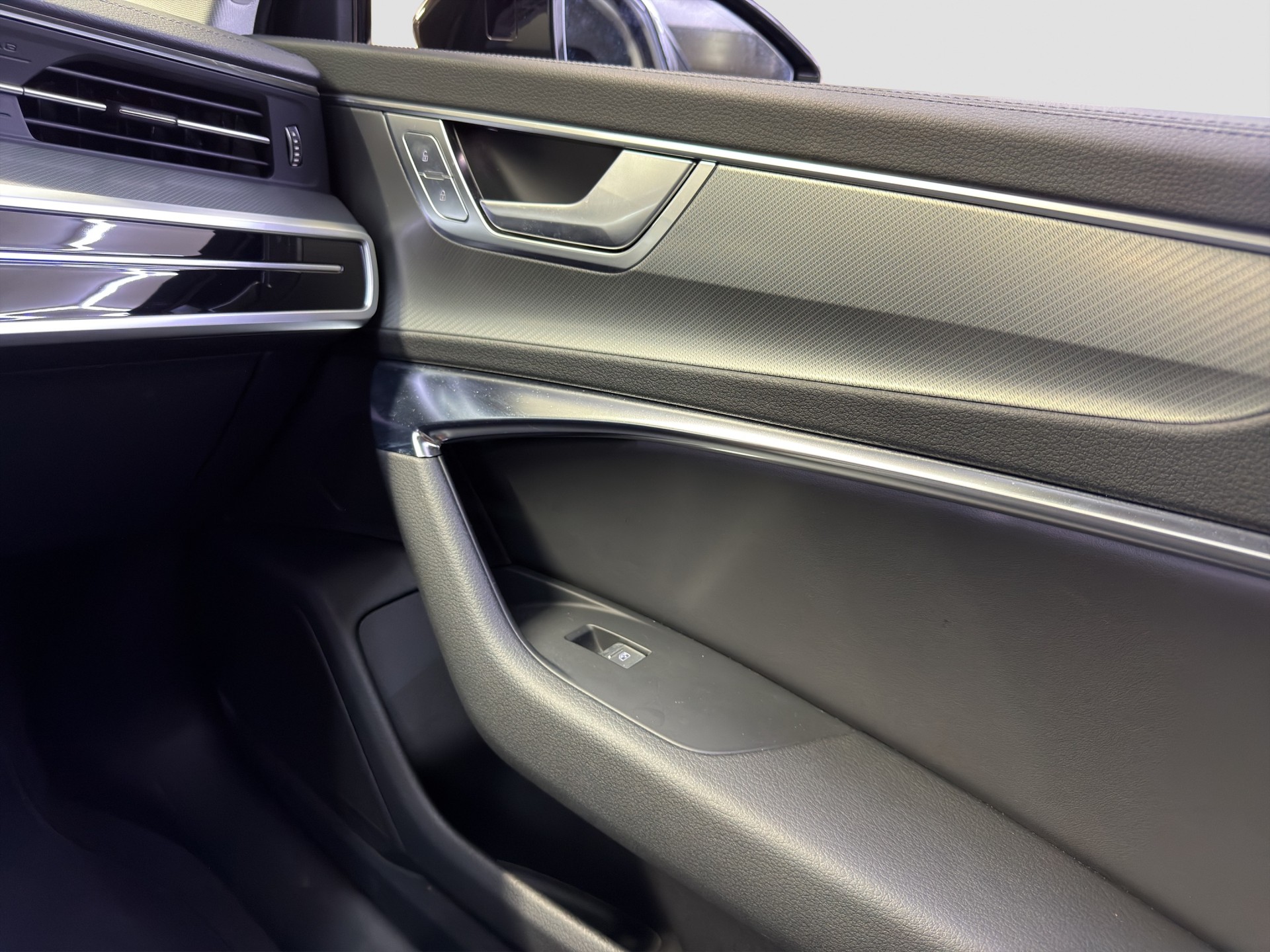 AUDI A6 Avant 45 TFSI Design S-tronic-image-26