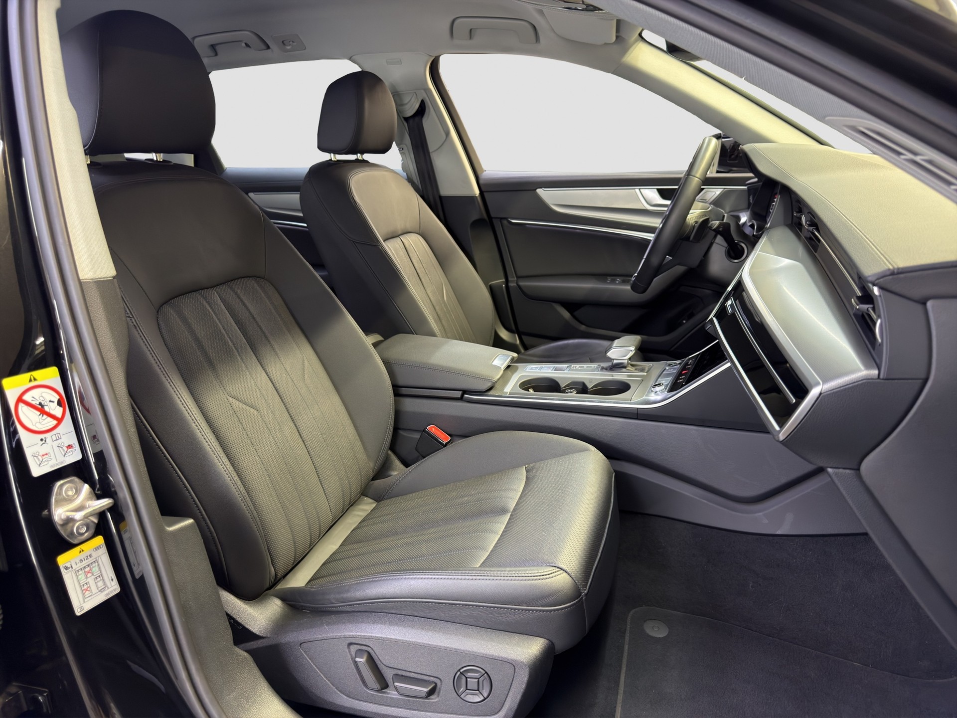 AUDI A6 Avant 45 TFSI Design S-tronic-image-13