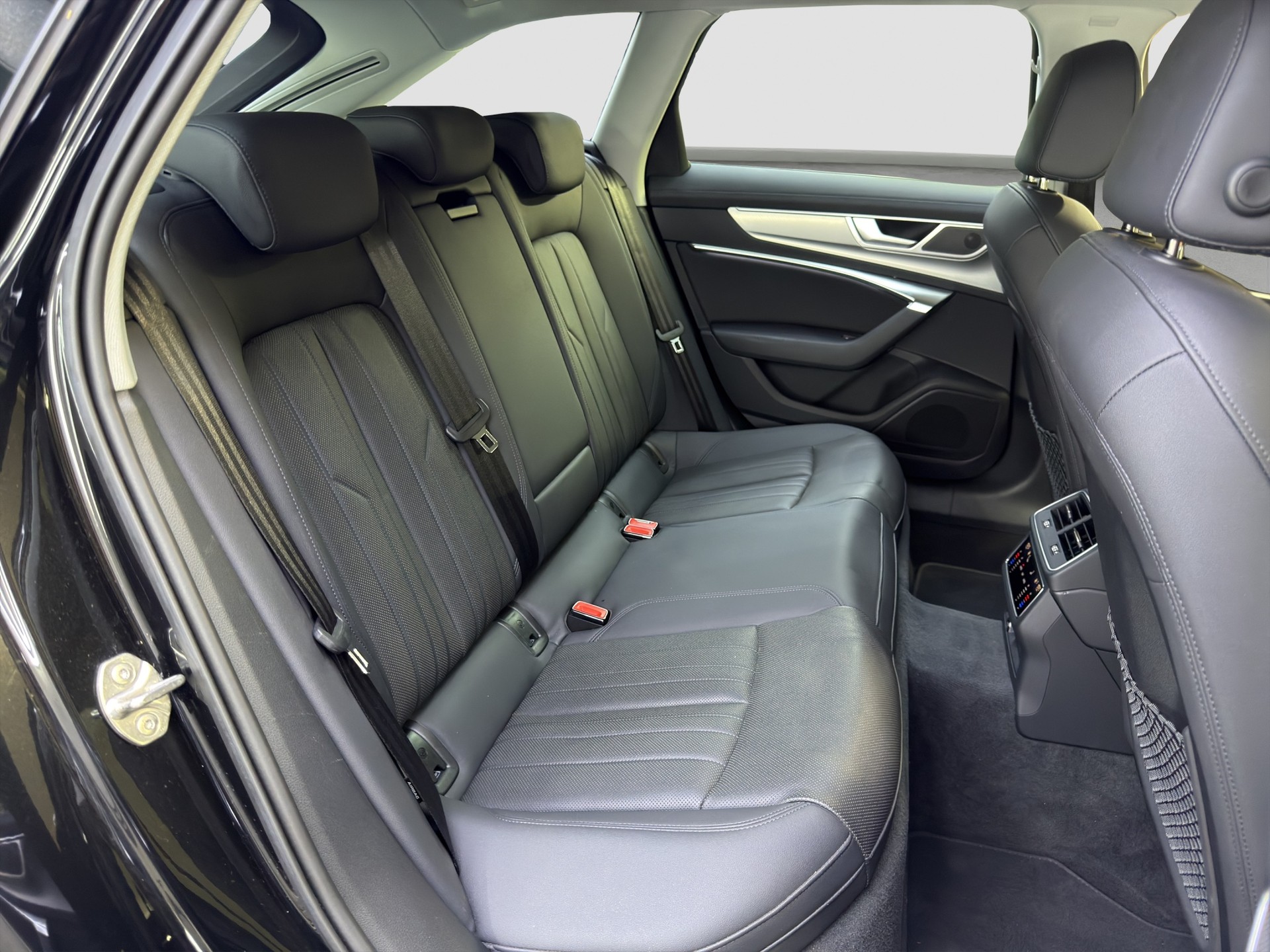 AUDI A6 Avant 45 TFSI Design S-tronic-image-14