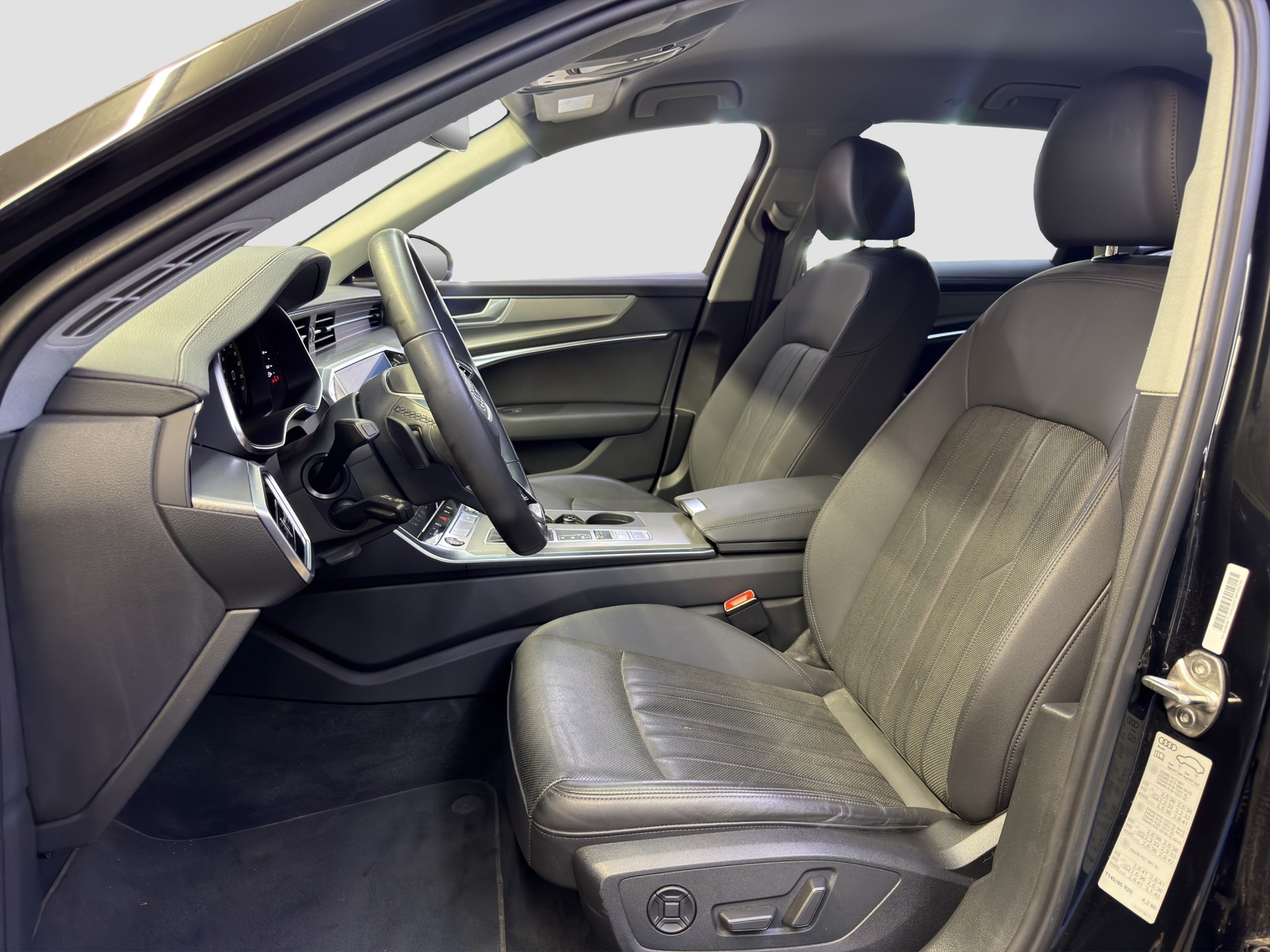 AUDI A6 Avant 45 TFSI Design S-tronic-image-11