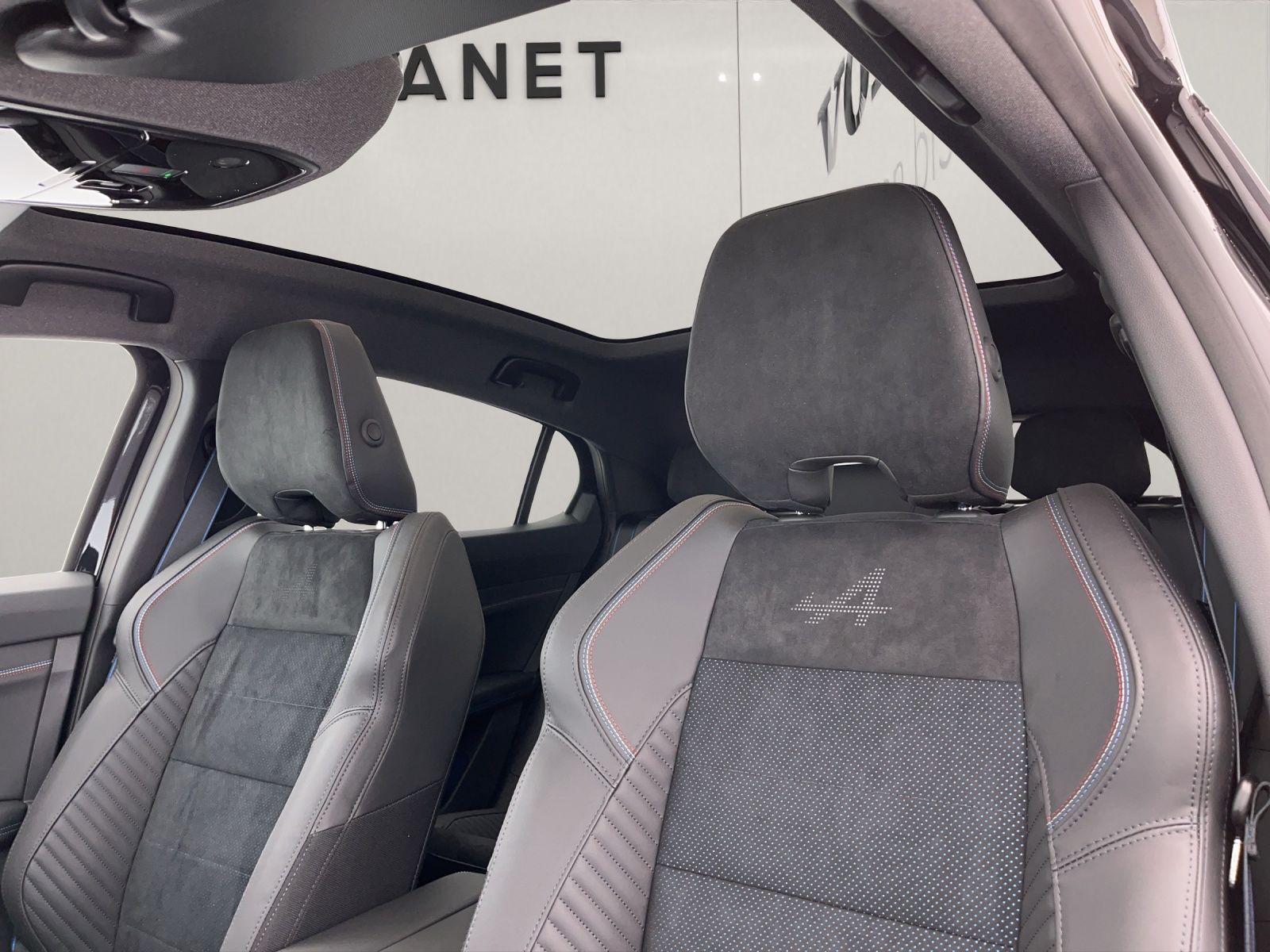 RENAULT Rafale 1.2 E-Tech Plug-in Atelier Alpine-image-14