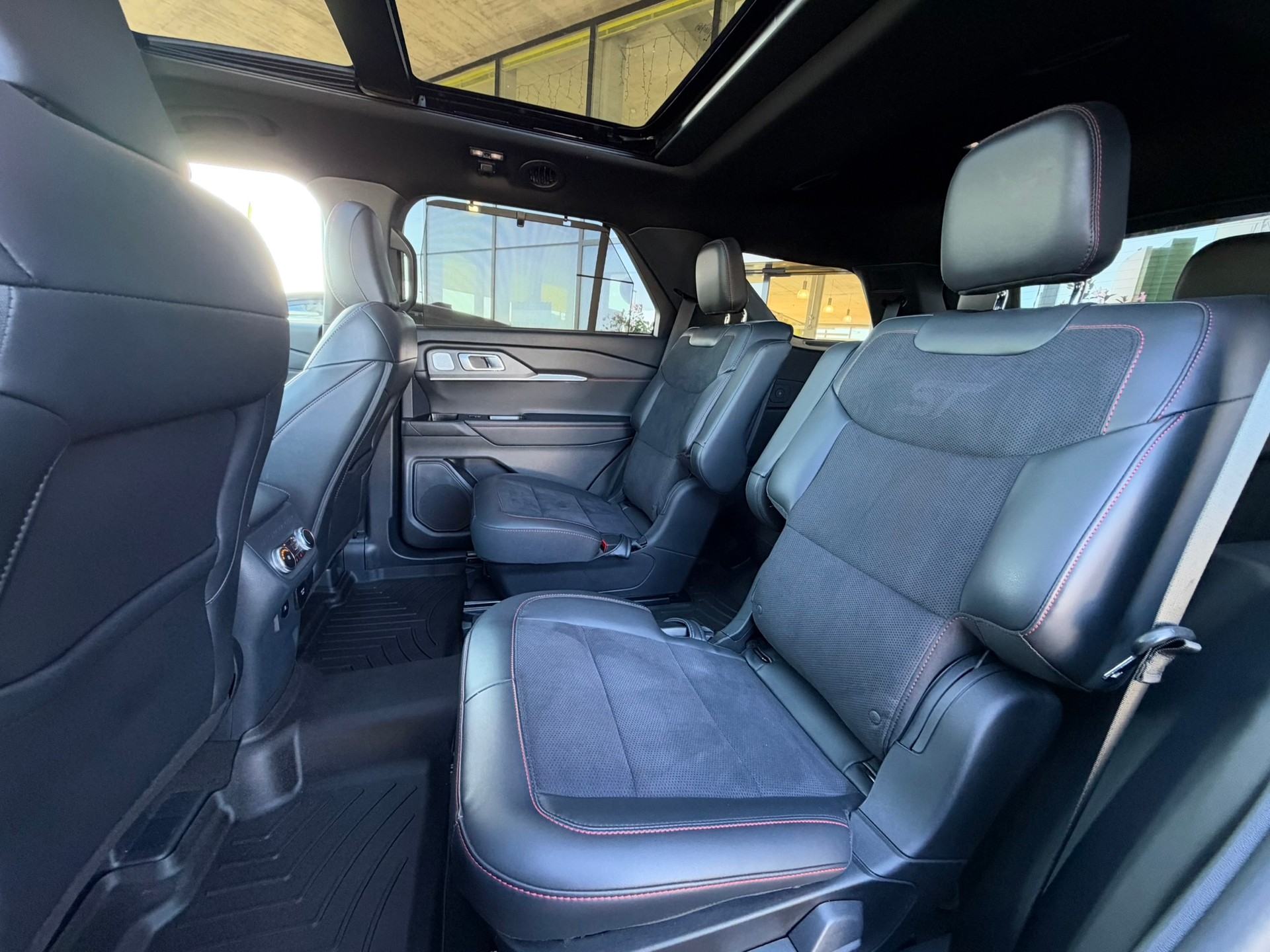 FORD Explorer ST - US Version Direktimport mit vielen coolen Extras drin-image-8