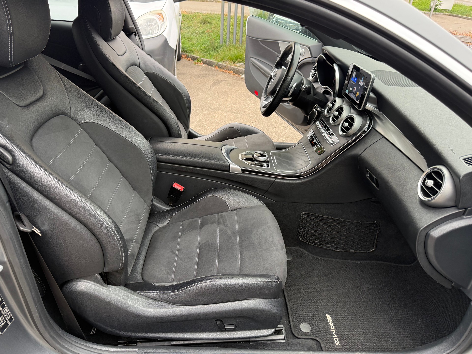 MERCEDES-BENZ C 250 Coupé AMG Line 9G-tronic-image-9
