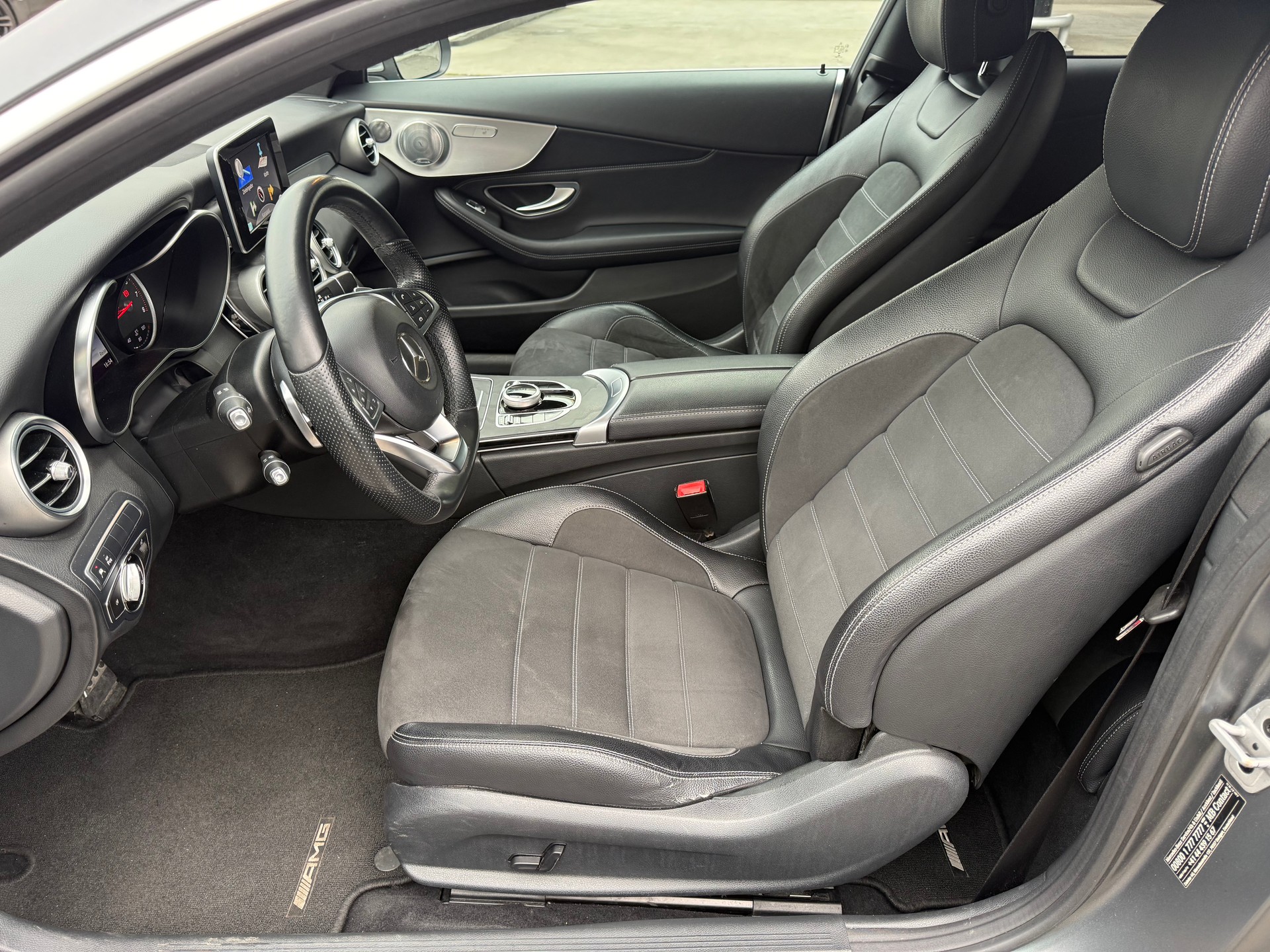 MERCEDES-BENZ C 250 Coupé AMG Line 9G-tronic-image-8