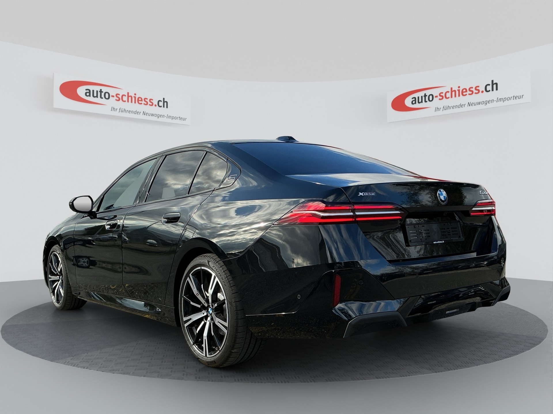 BMW 520d xDrive 48V M Sport Steptronic-image-2