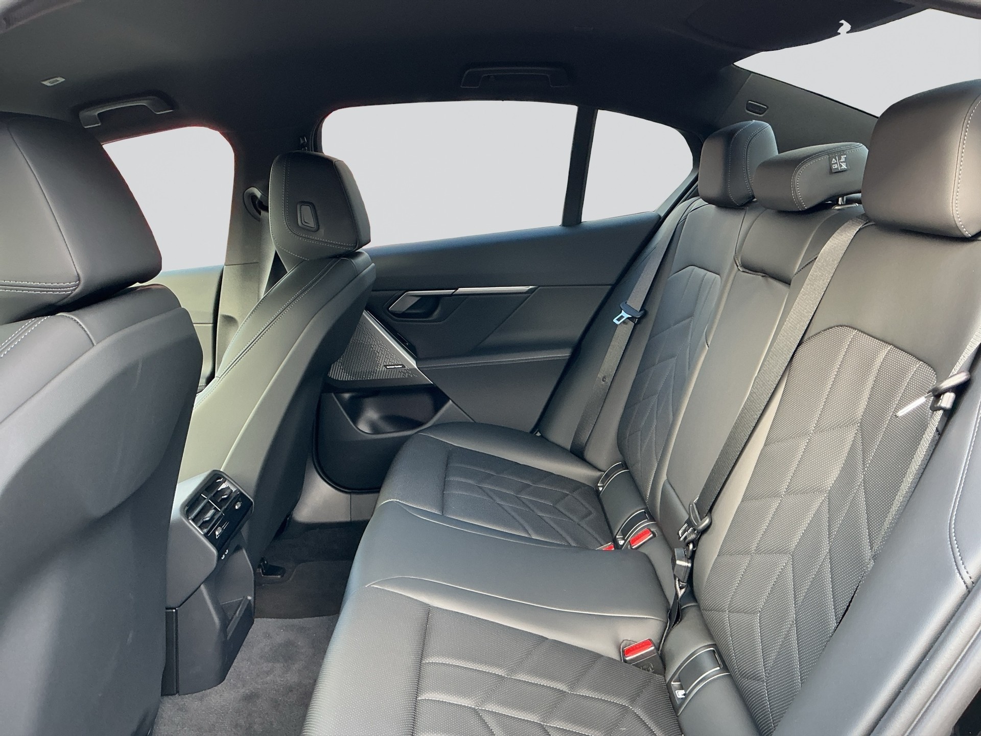 BMW 520d xDrive 48V M Sport Steptronic-image-12