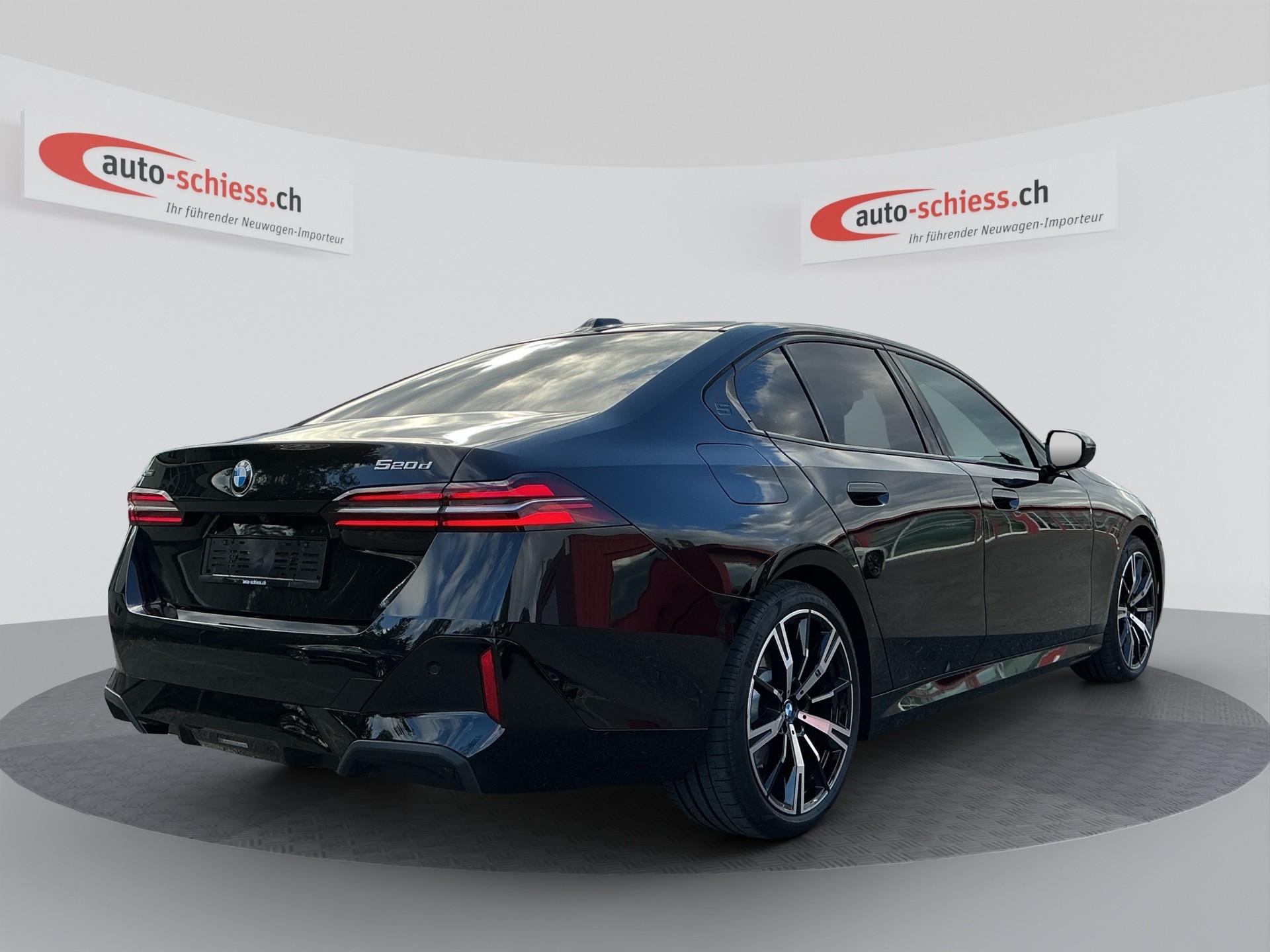BMW 520d xDrive 48V M Sport Steptronic-image-4