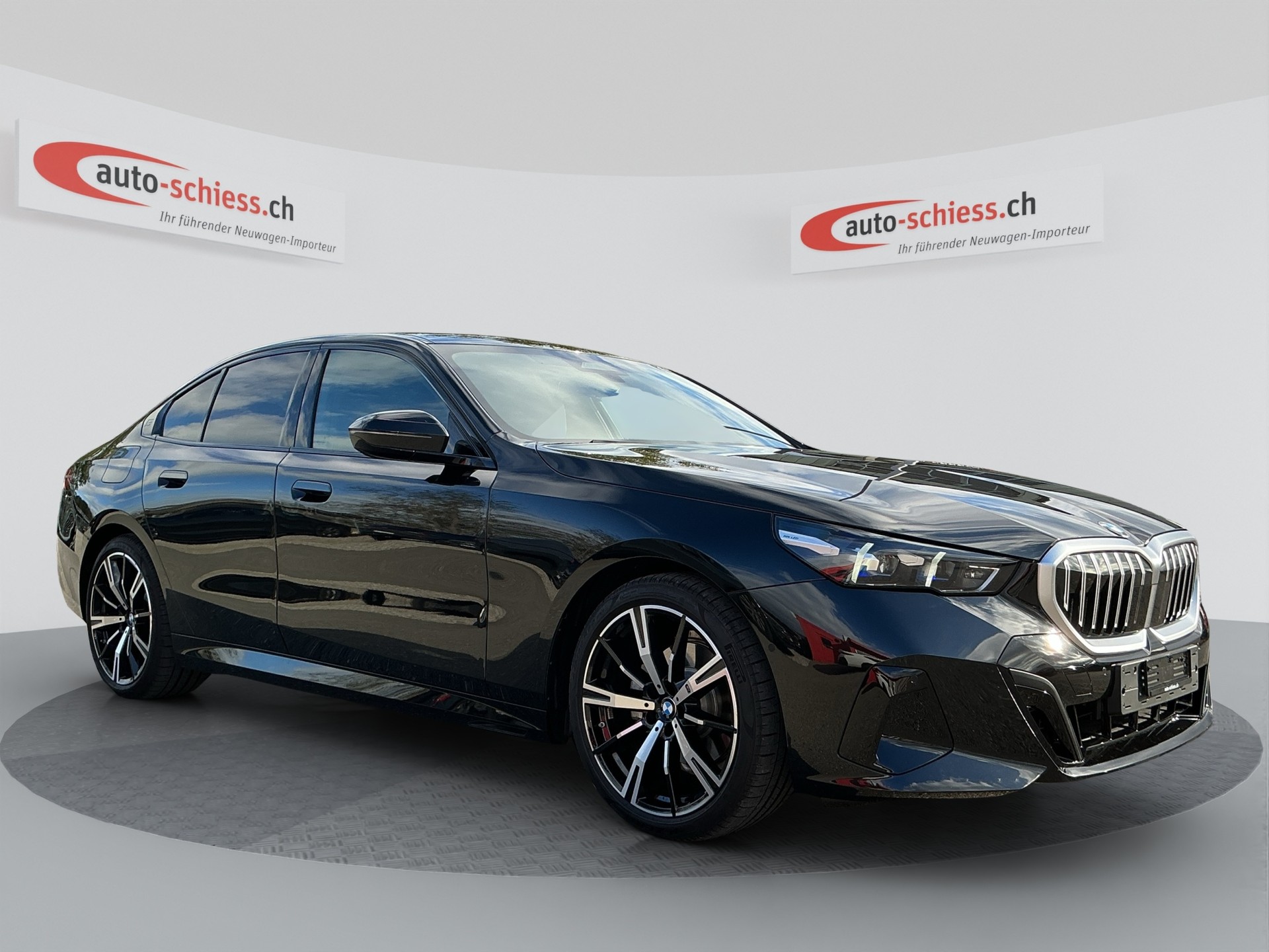 BMW 520d xDrive 48V M Sport Steptronic-image-0