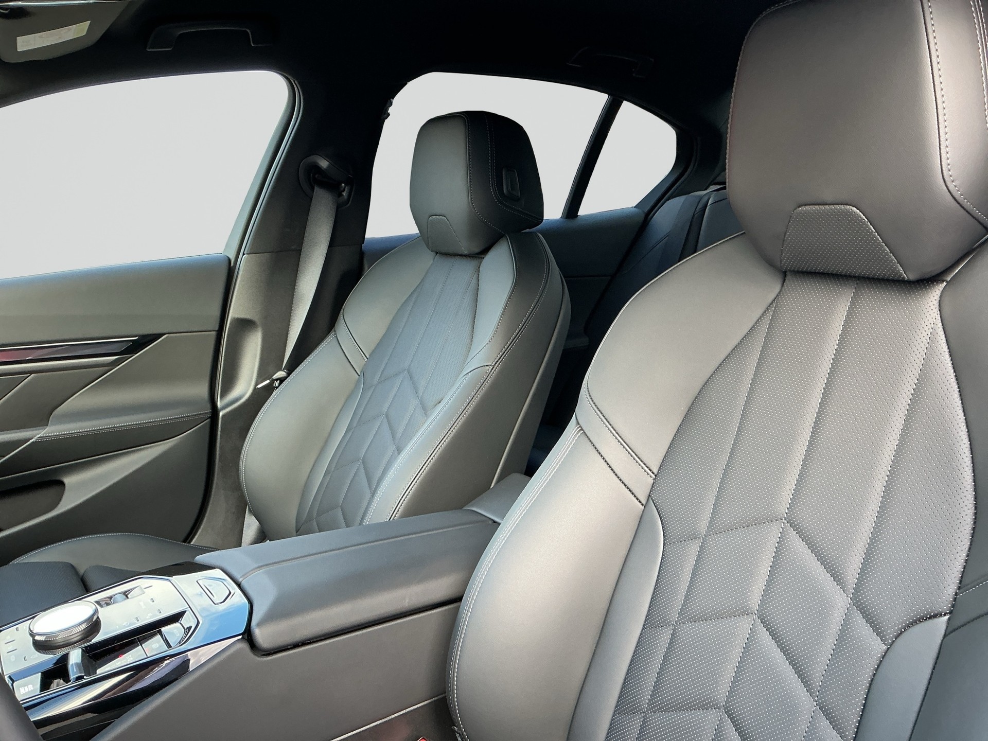 BMW 520d xDrive 48V M Sport Steptronic-image-6