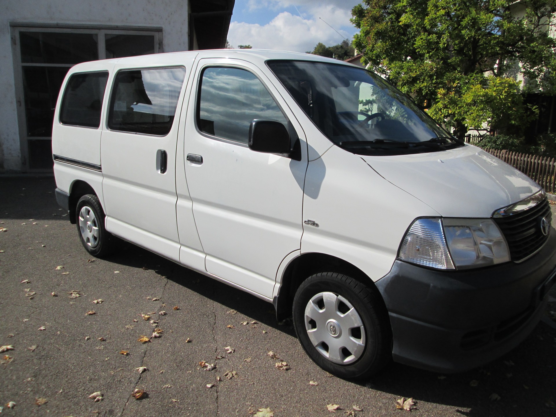 TOYOTA Hiace D-4D Van SWB-image-3