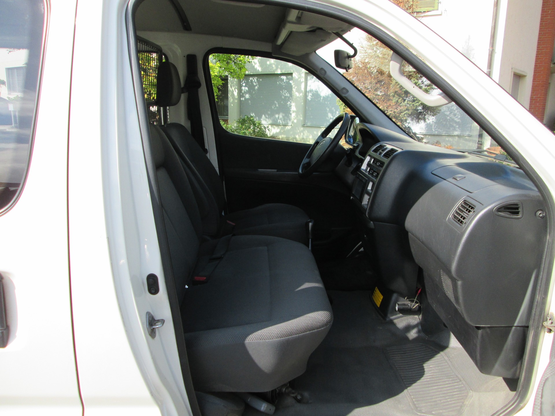 TOYOTA Hiace D-4D Van SWB-image-9