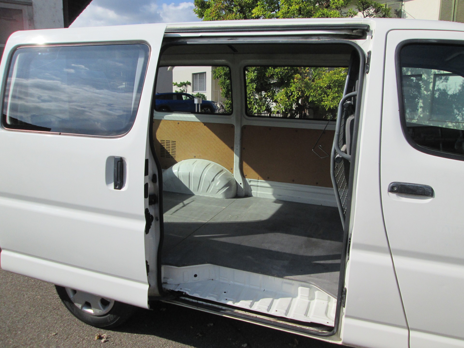 TOYOTA Hiace D-4D Van SWB-image-8