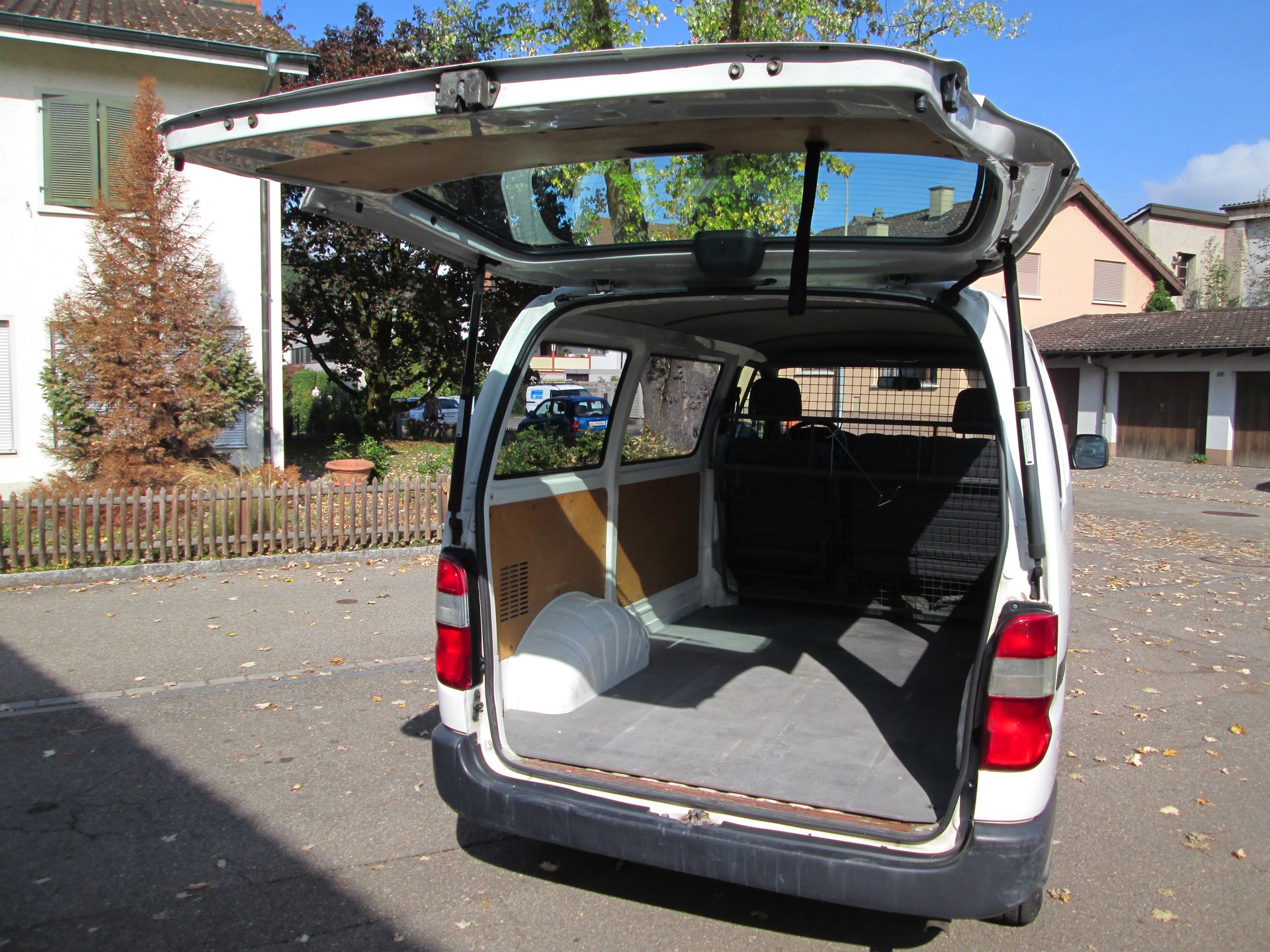 TOYOTA Hiace D-4D Van SWB-image-7