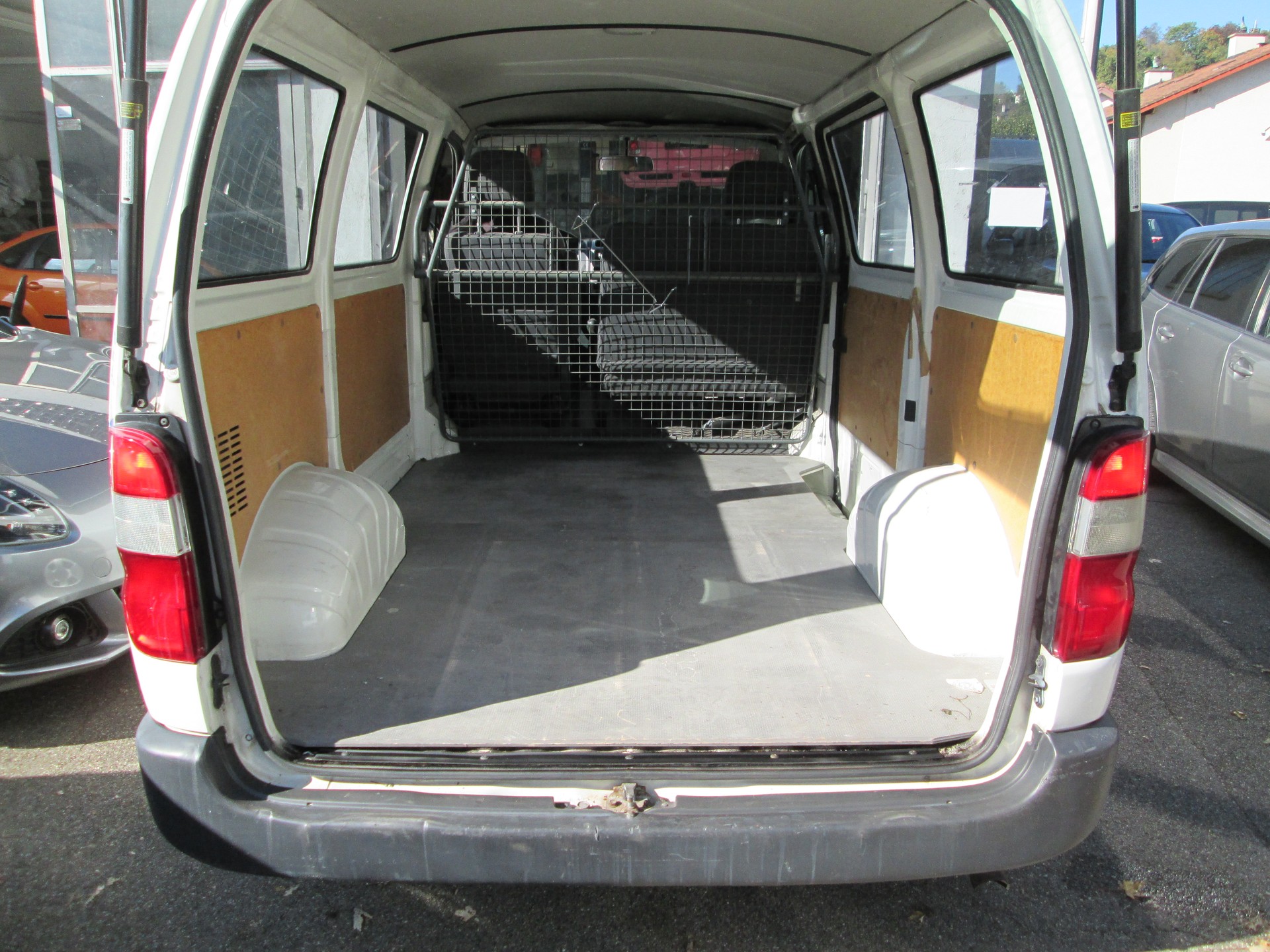 TOYOTA Hiace D-4D Van SWB-image-6