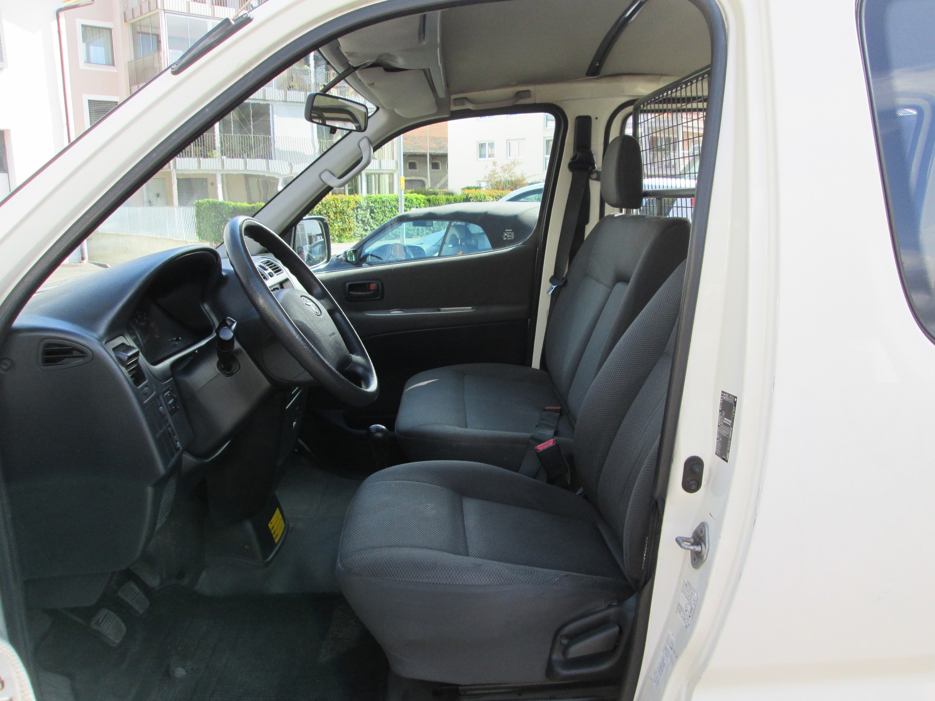 TOYOTA Hiace D-4D Van SWB-image-5