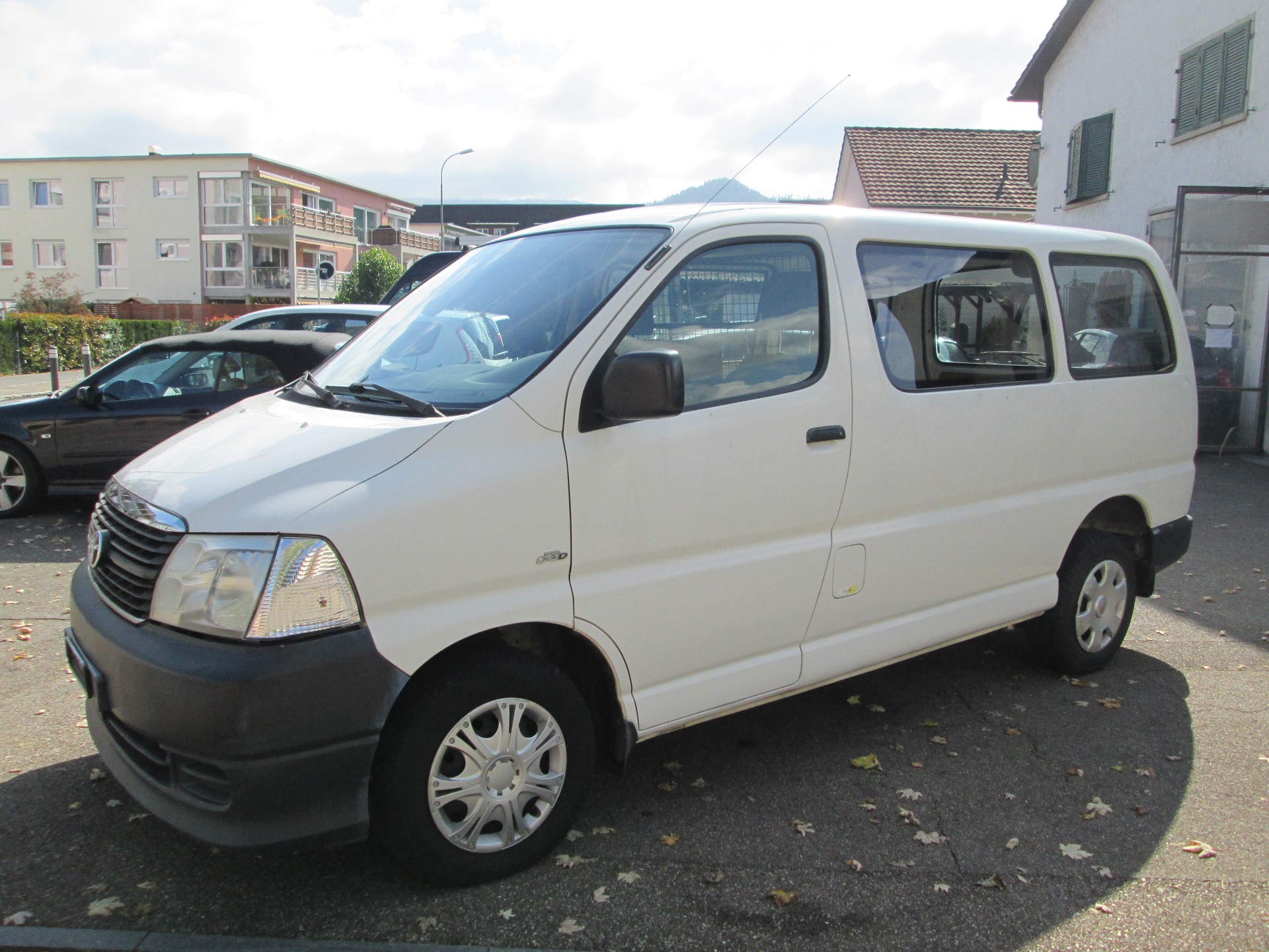 TOYOTA Hiace D-4D Van SWB-image-0