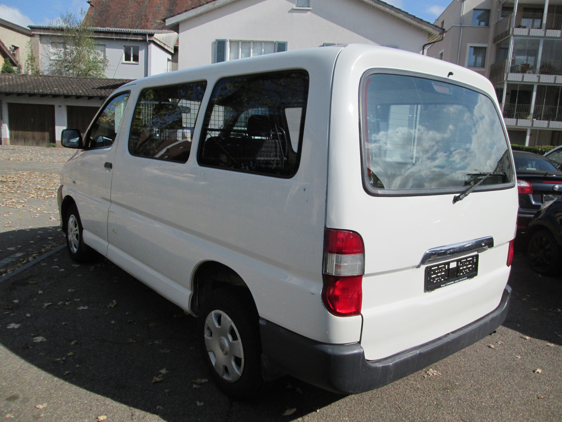 TOYOTA Hiace D-4D Van SWB-image-1