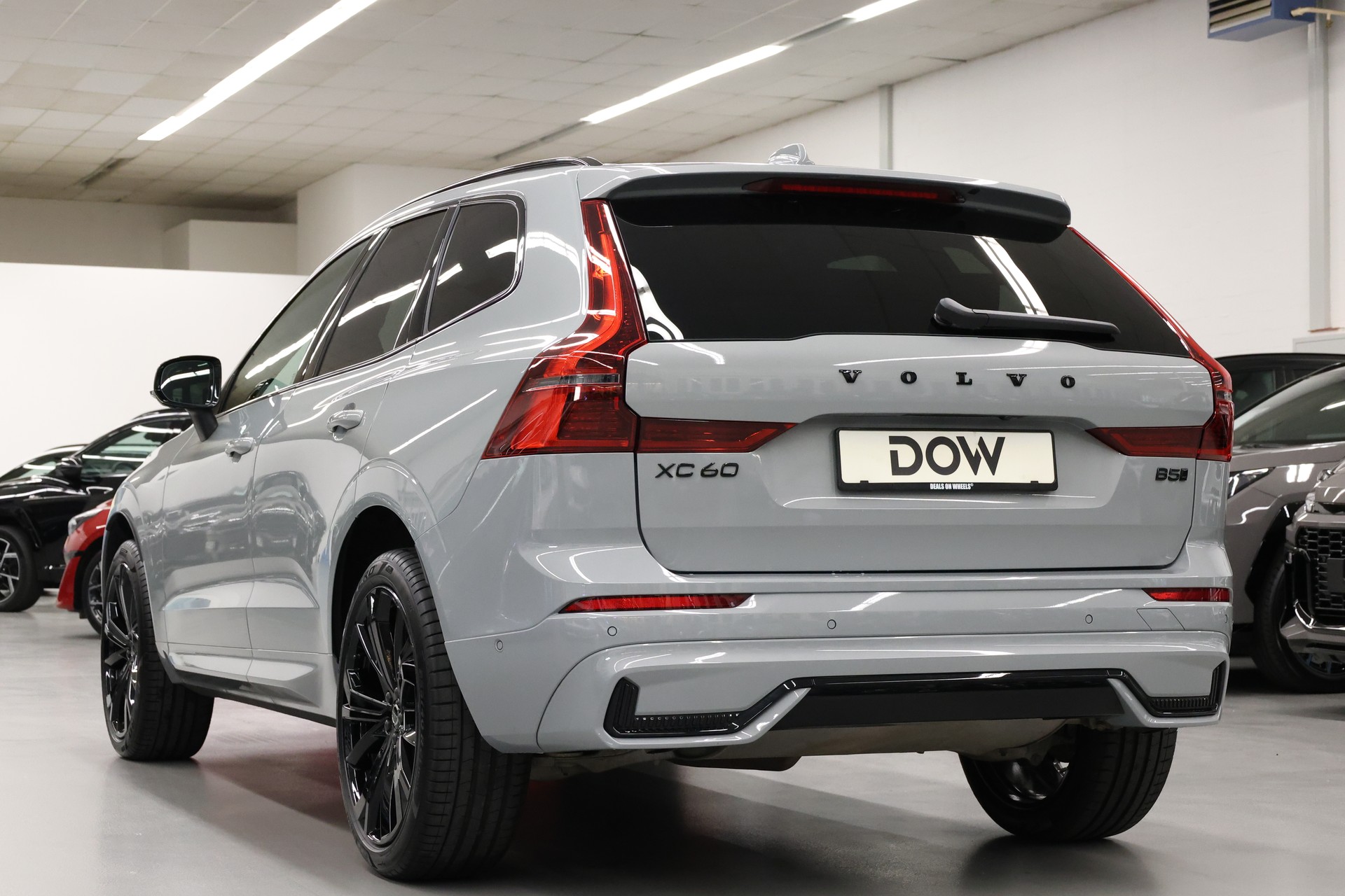 VOLVO XC60 2.0 B5 MH Black Edition AWD-image-6
