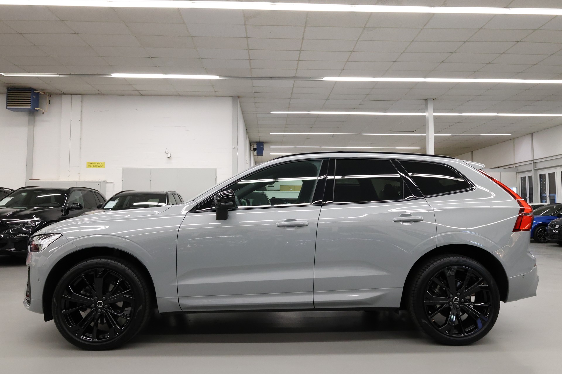 VOLVO XC60 2.0 B5 MH Black Edition AWD-image-9