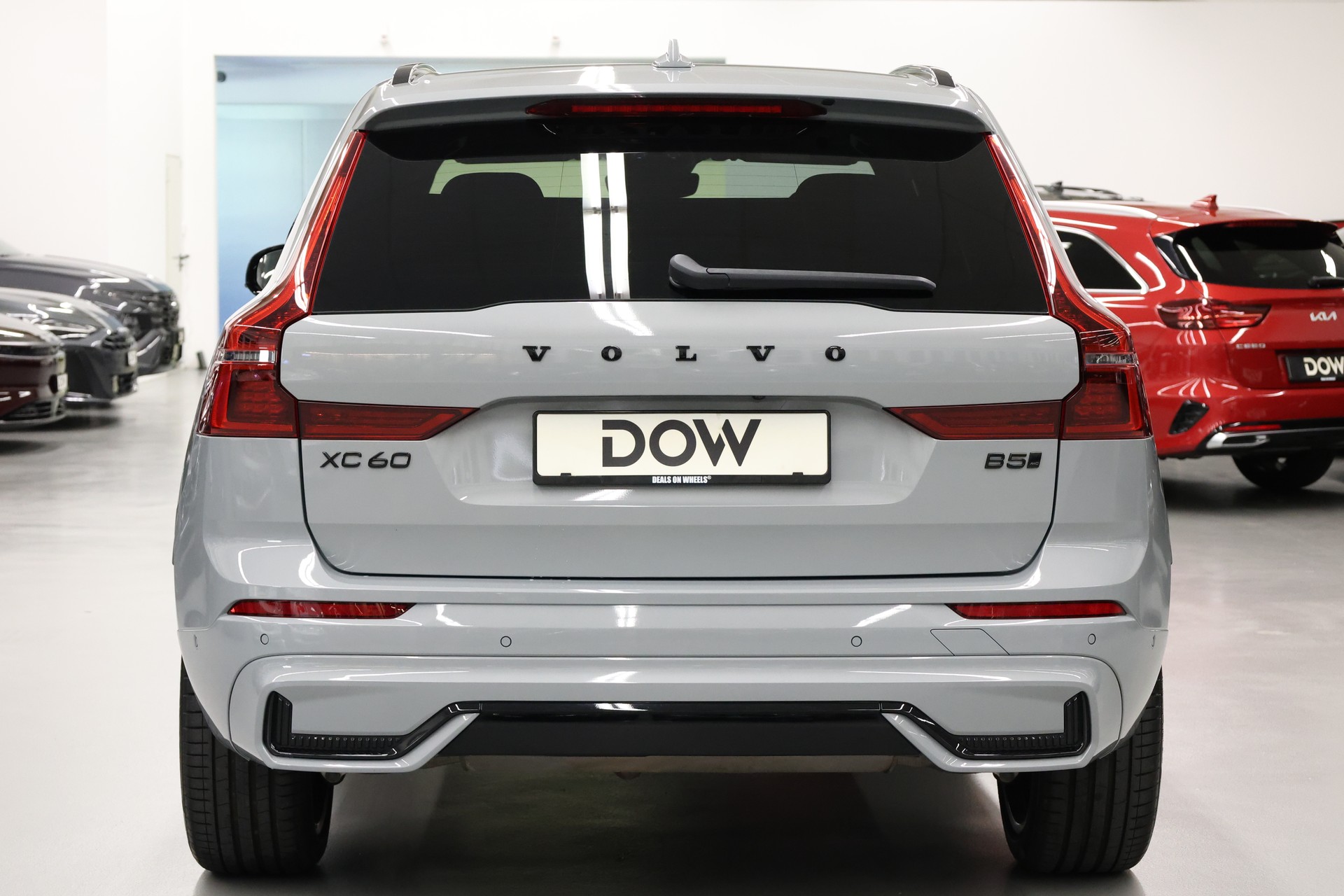 VOLVO XC60 2.0 B5 MH Black Edition AWD-image-10