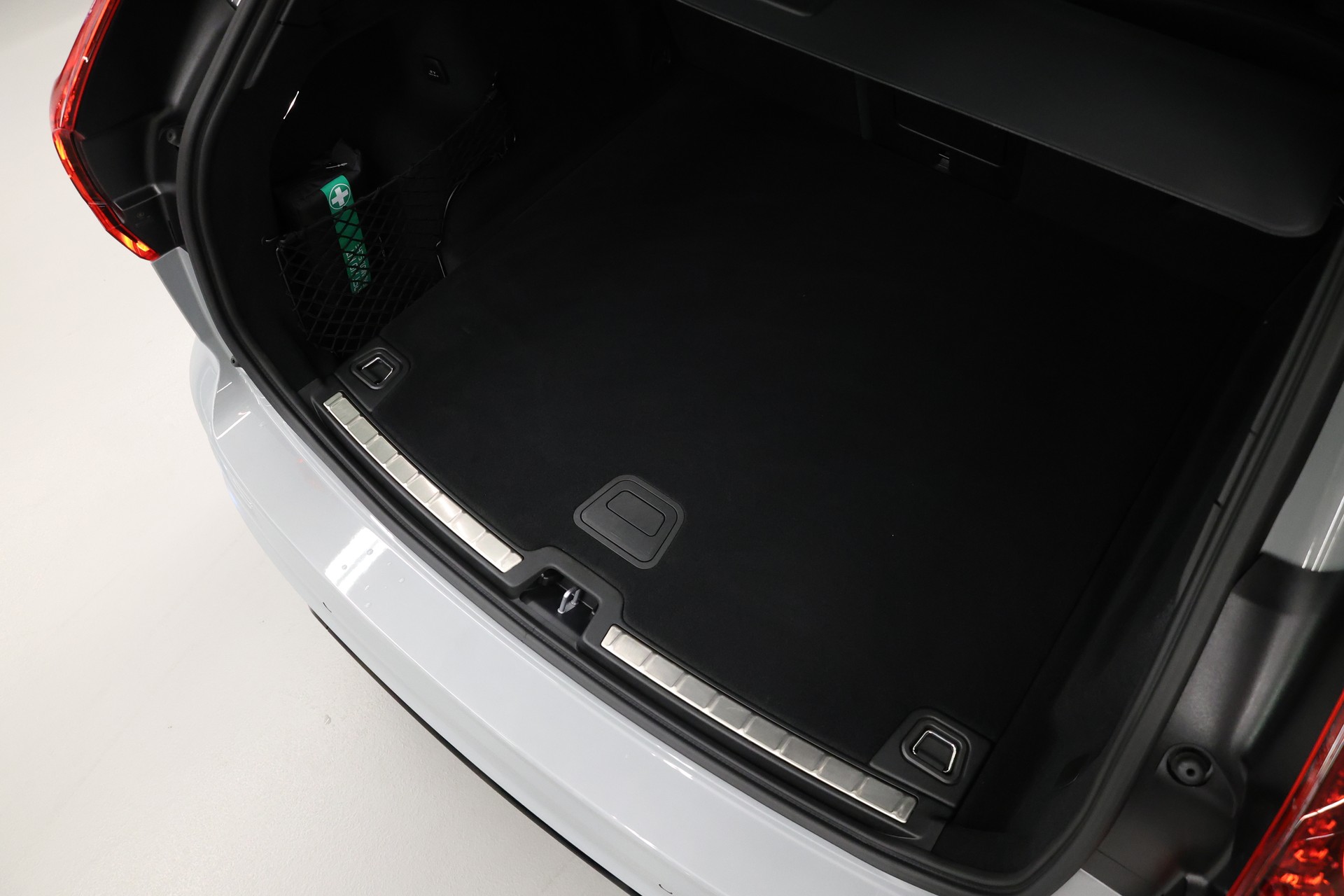 VOLVO XC60 2.0 B5 MH Black Edition AWD-image-32