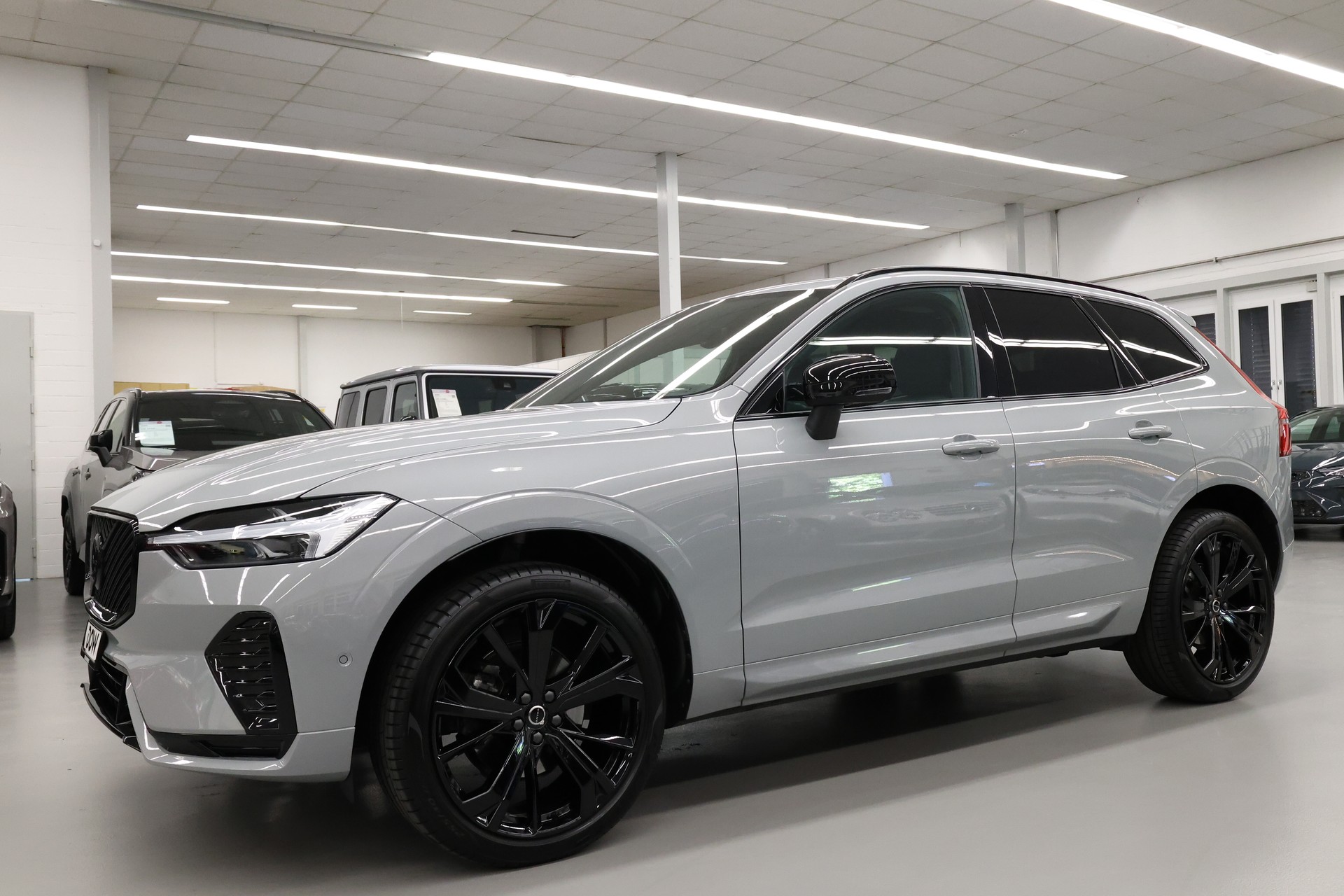 VOLVO XC60 2.0 B5 MH Black Edition AWD-image-4