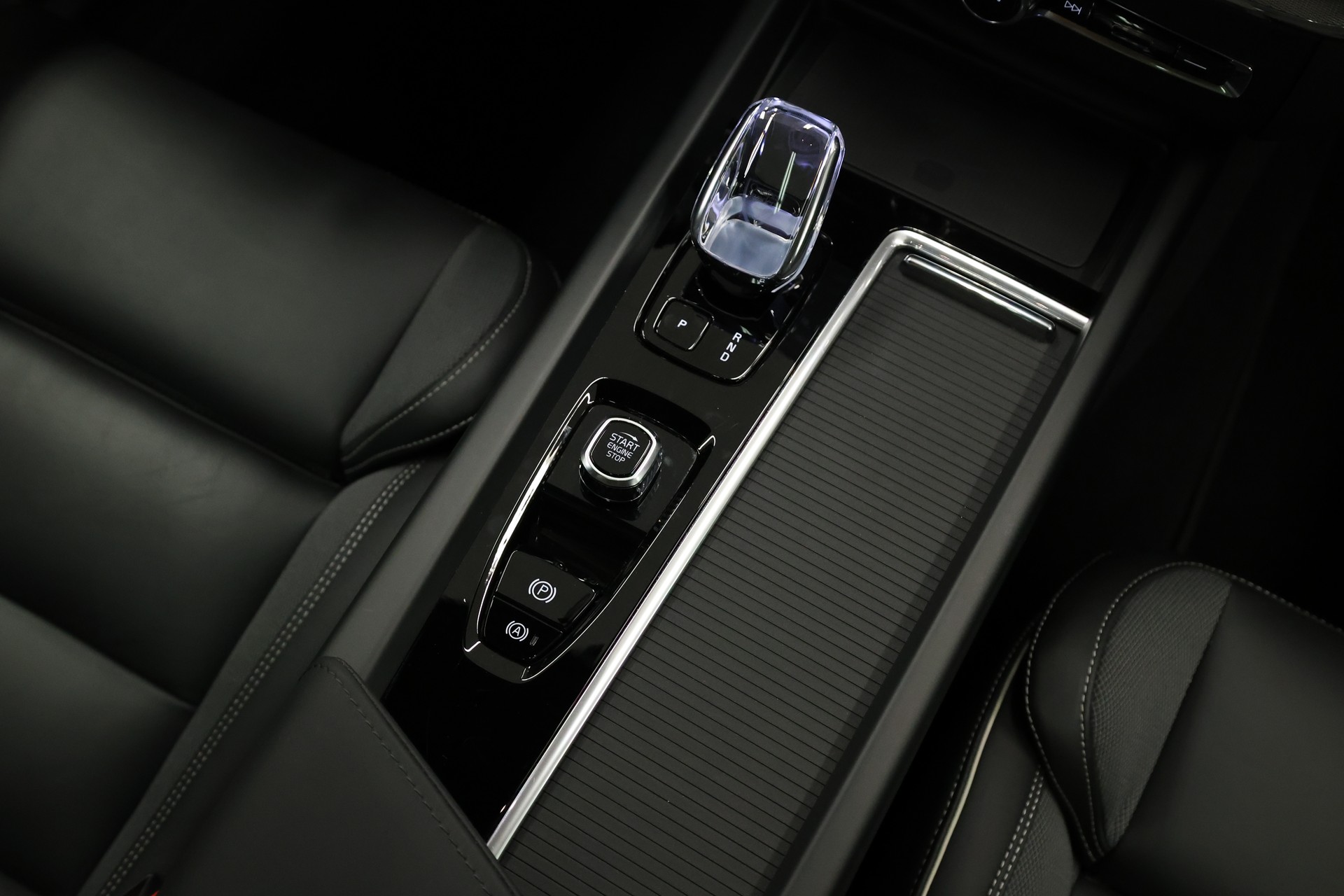VOLVO XC60 2.0 B5 MH Black Edition AWD-image-20
