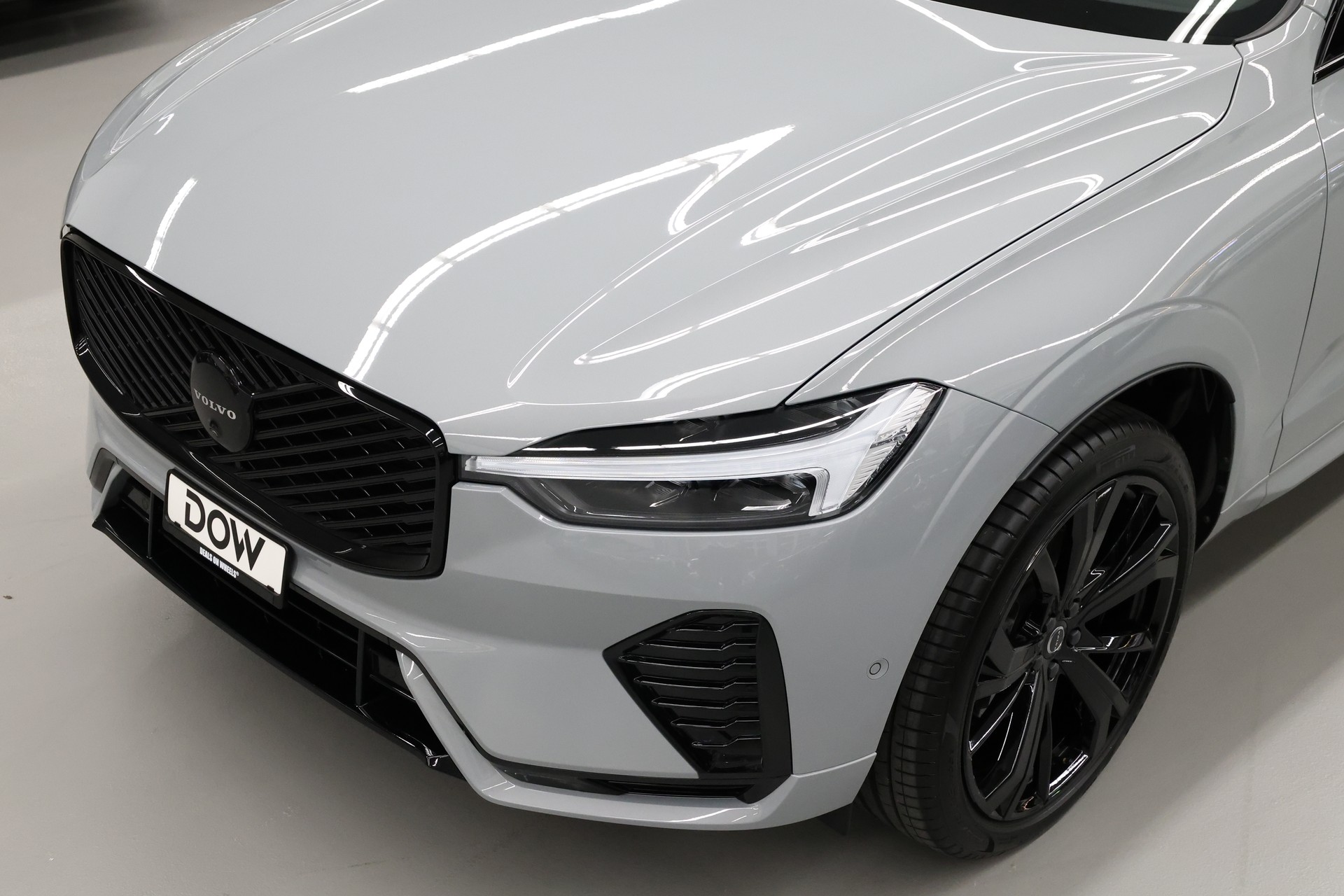 VOLVO XC60 2.0 B5 MH Black Edition AWD-image-12