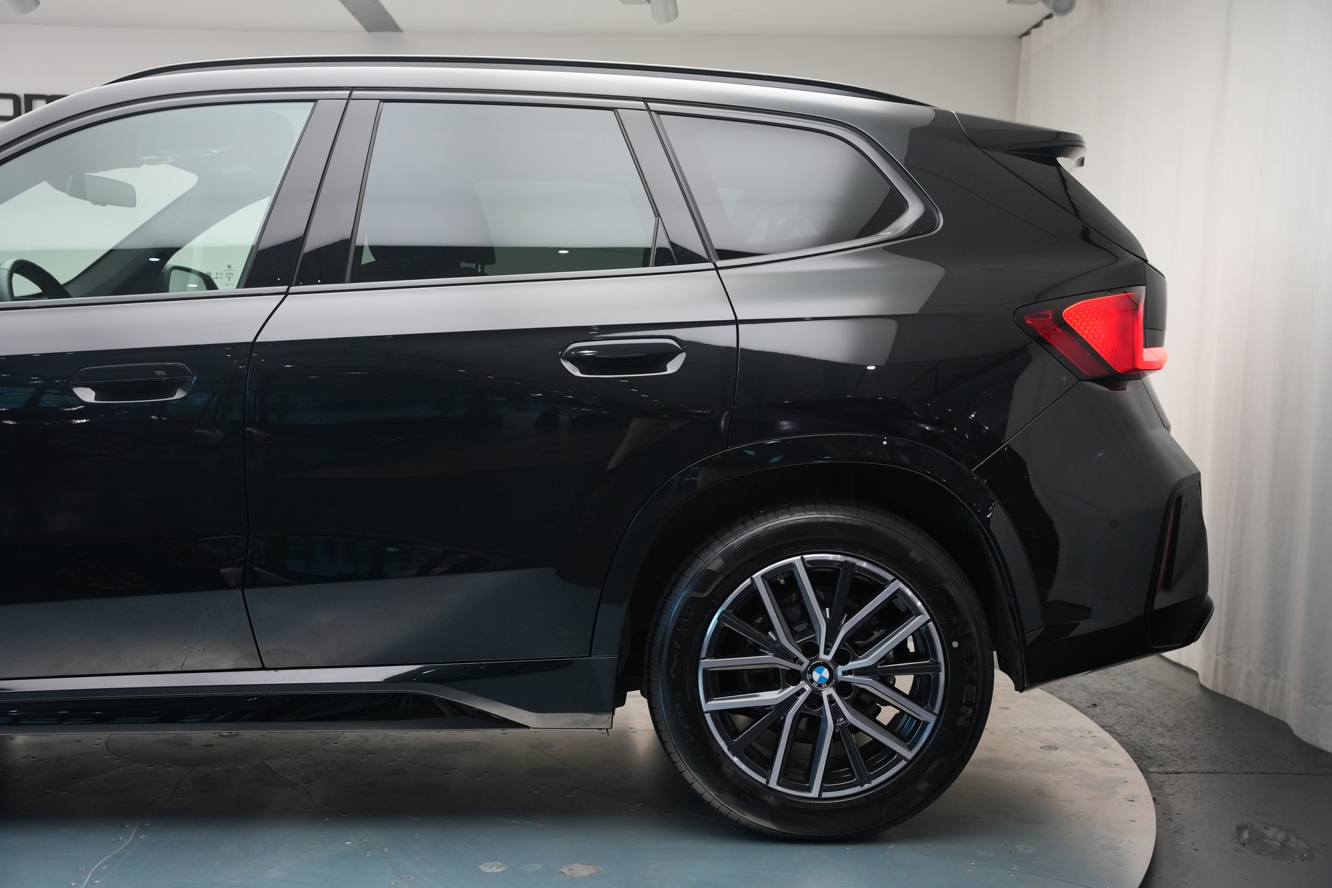 BMW X1 sDrive 18i M Sport *Panorama* *Harman/Kardon*-image-42