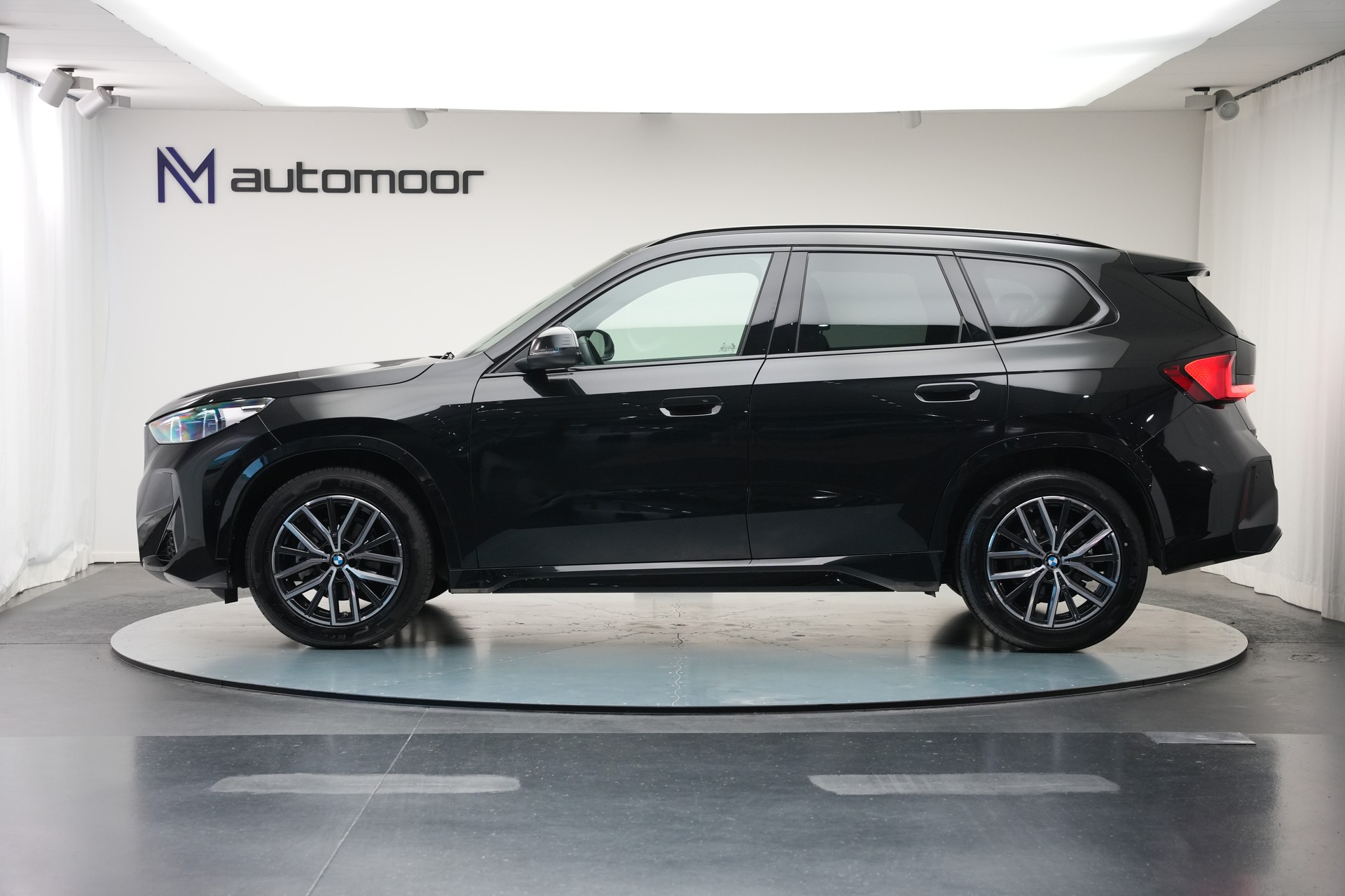 BMW X1 sDrive 18i M Sport *Panorama* *Harman/Kardon*-image-7