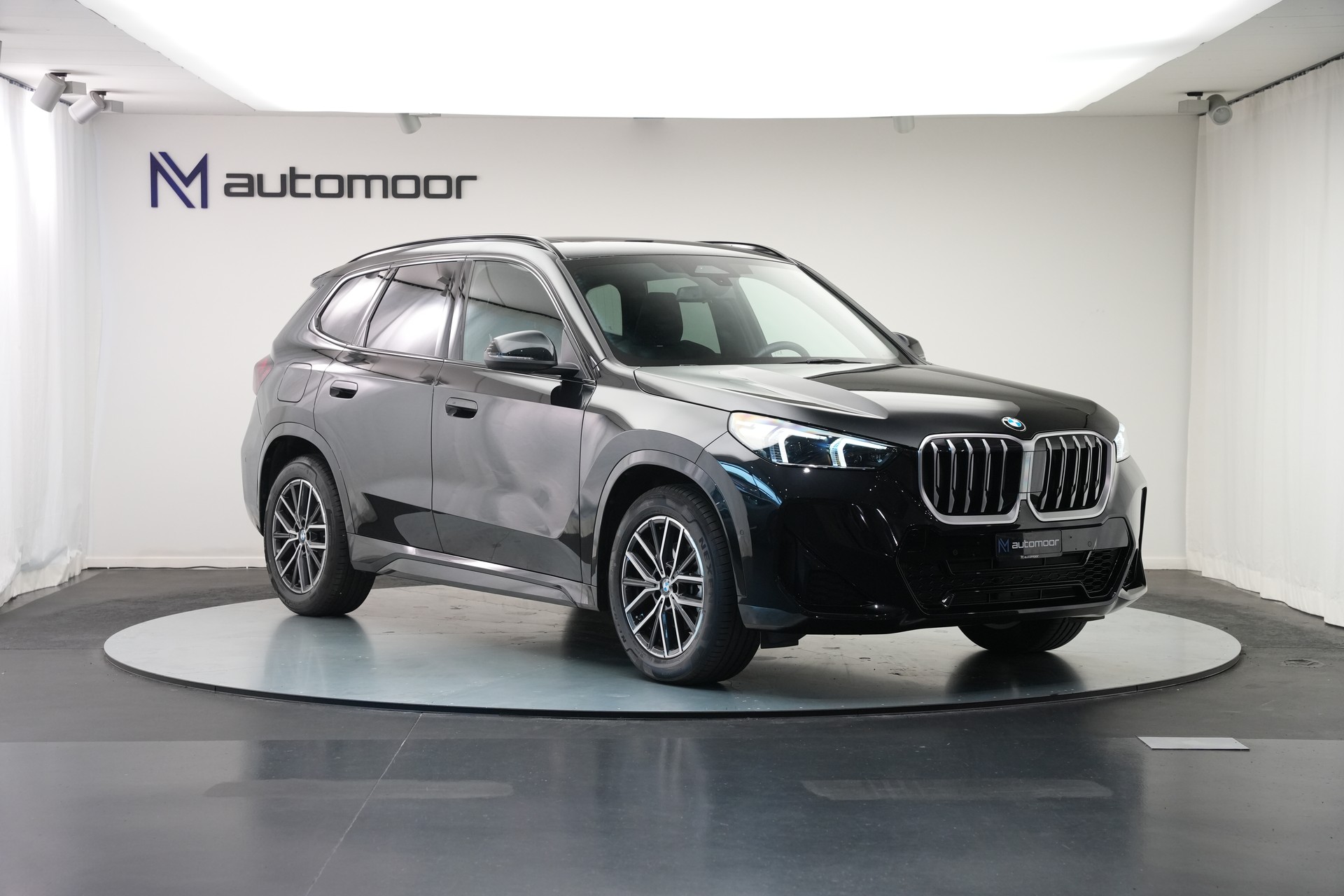 BMW X1 sDrive 18i M Sport *Panorama* *Harman/Kardon*-image-2