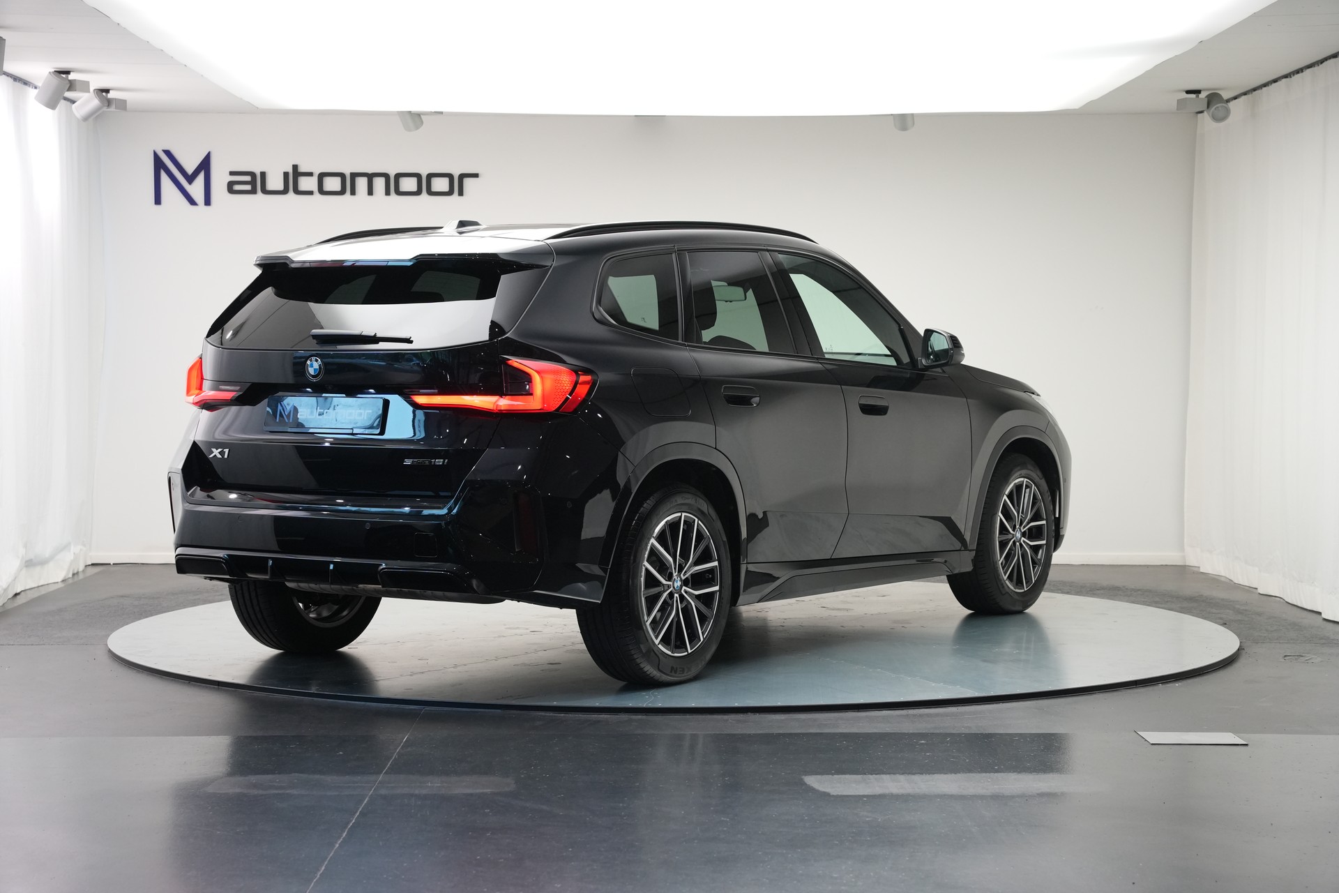 BMW X1 sDrive 18i M Sport *Panorama* *Harman/Kardon*-image-4