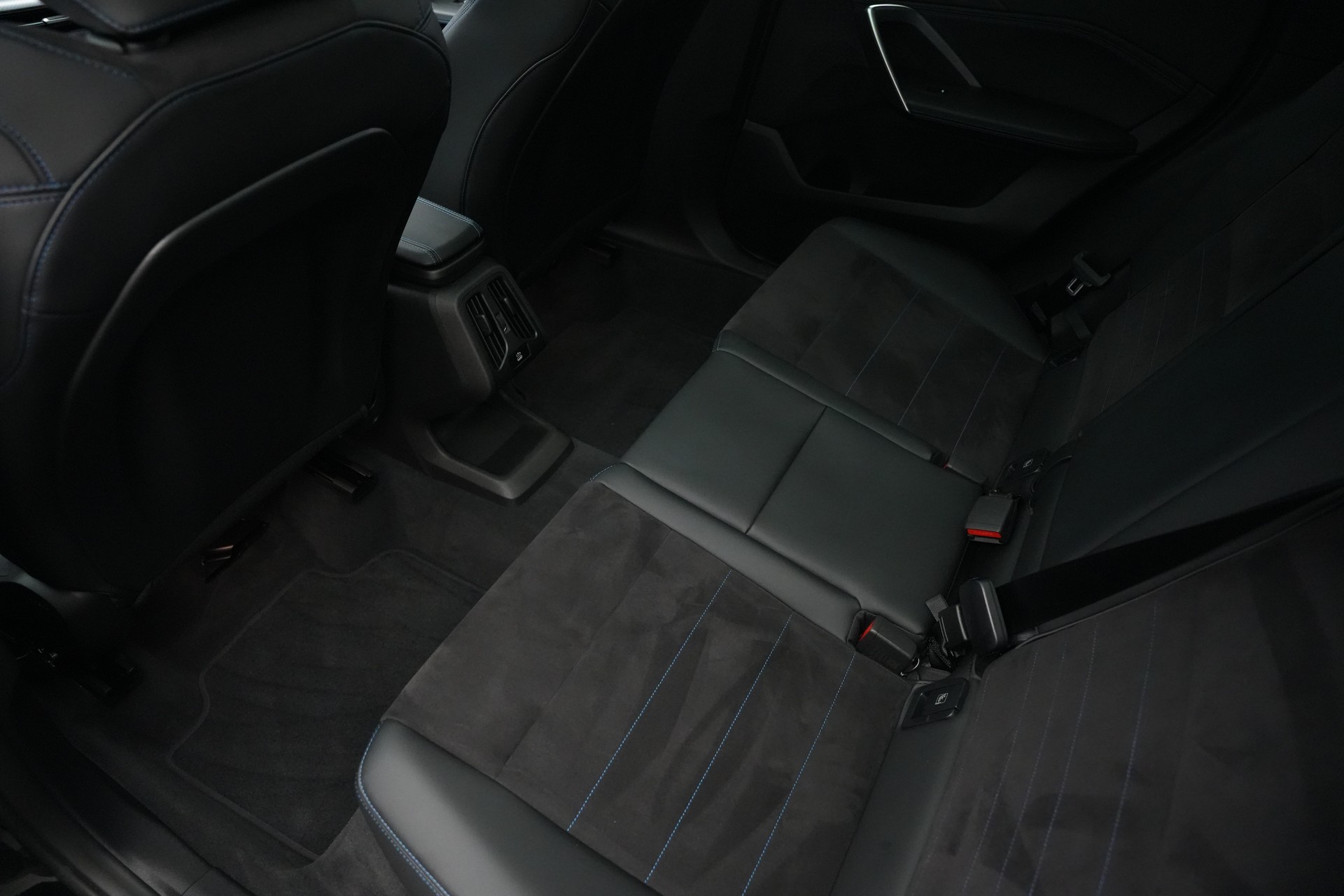 BMW X1 sDrive 18i M Sport *Panorama* *Harman/Kardon*-image-15
