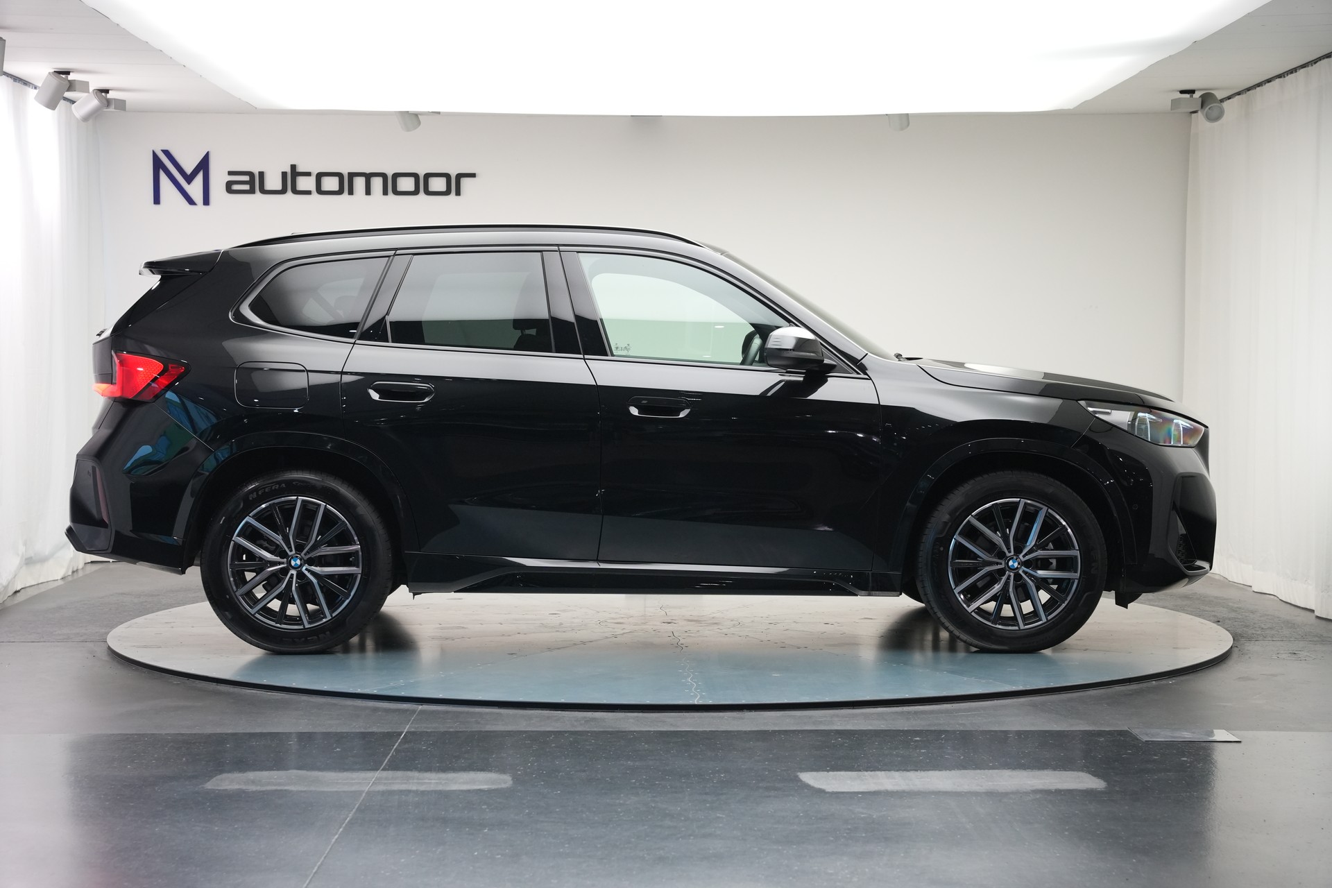 BMW X1 sDrive 18i M Sport *Panorama* *Harman/Kardon*-image-3