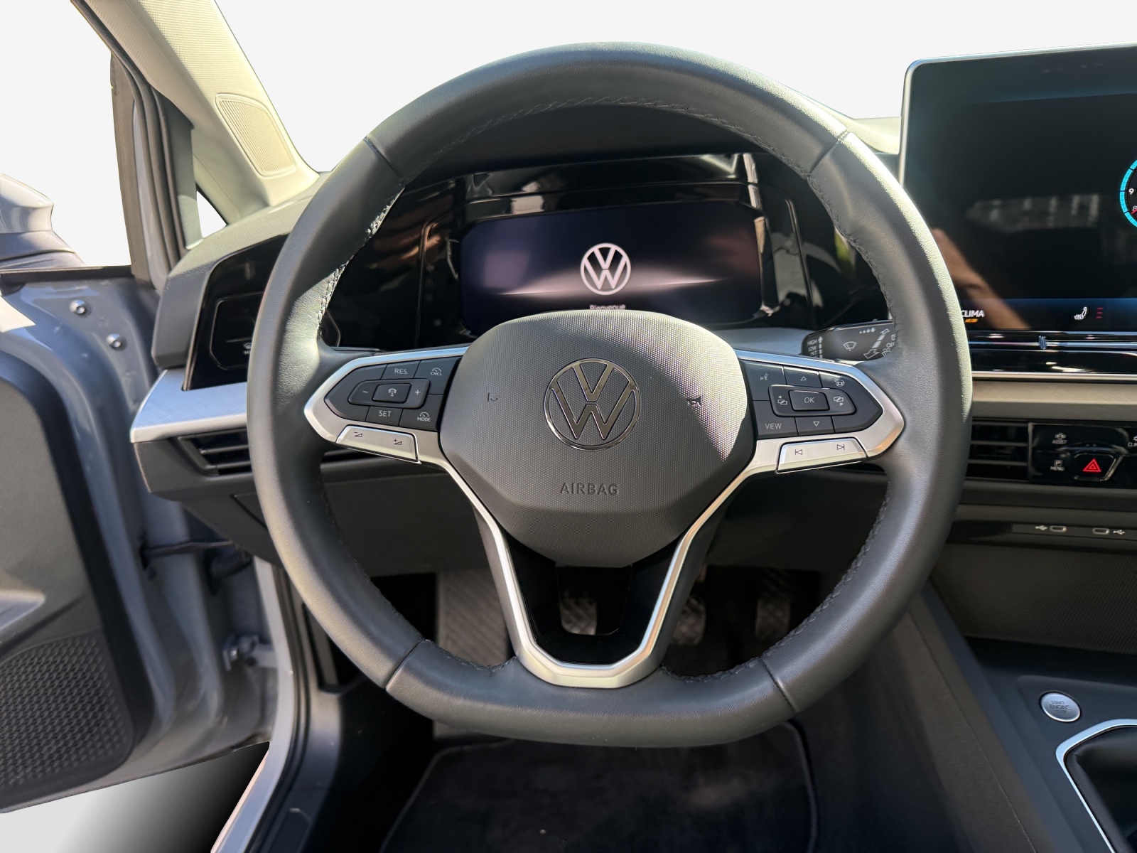 VW Golf 1.5 TSI Basis-image-9