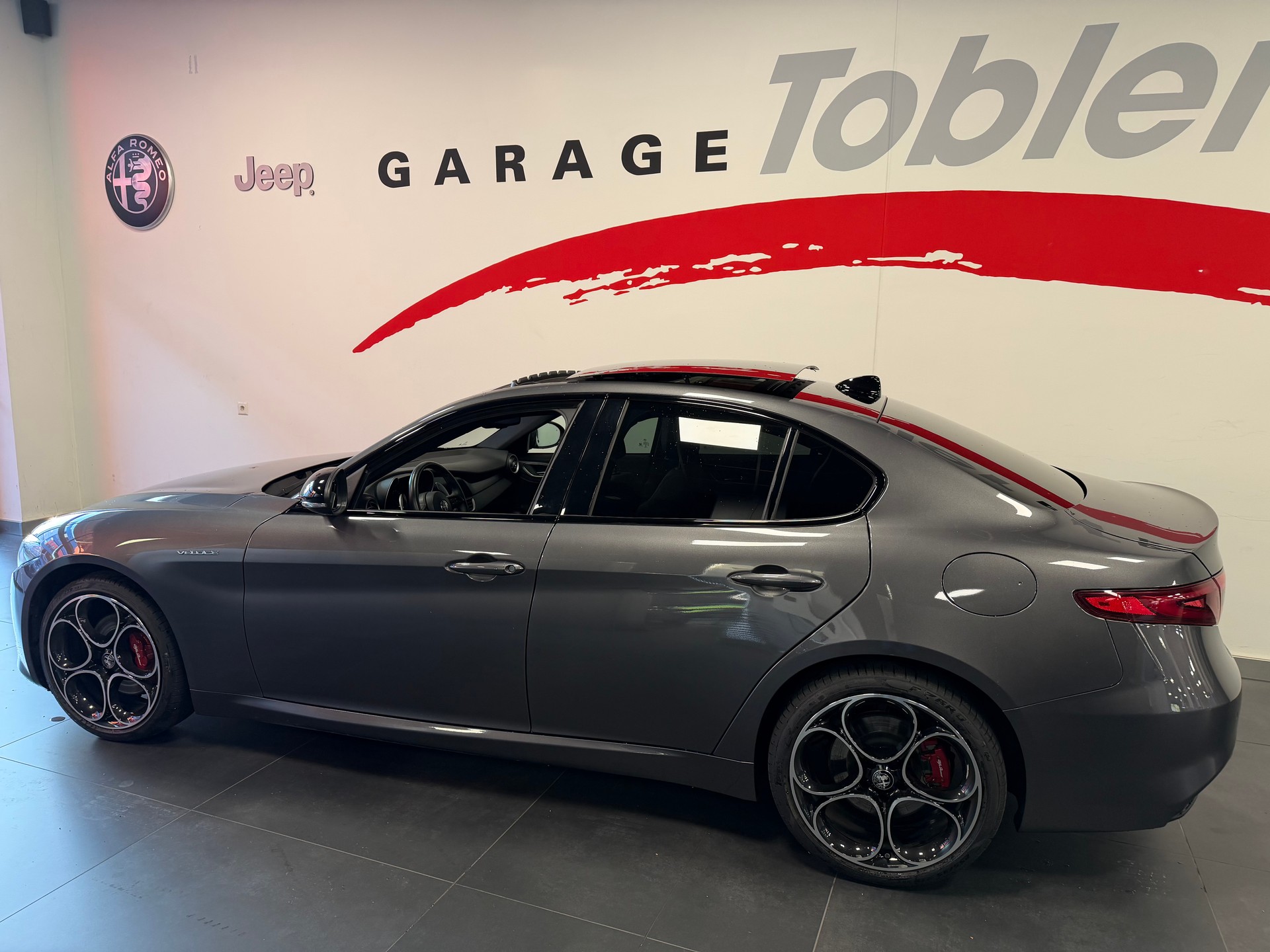 ALFA ROMEO Giulia 2.2 JTDM Veloce Q4 Automatic-image-5