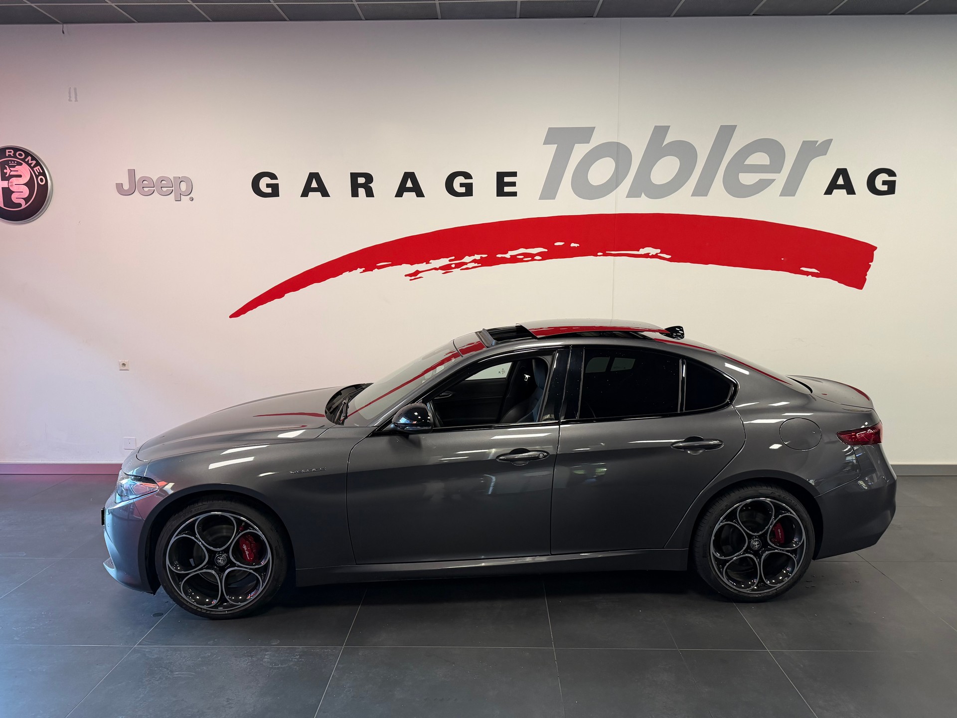 ALFA ROMEO Giulia 2.2 JTDM Veloce Q4 Automatic-image-4