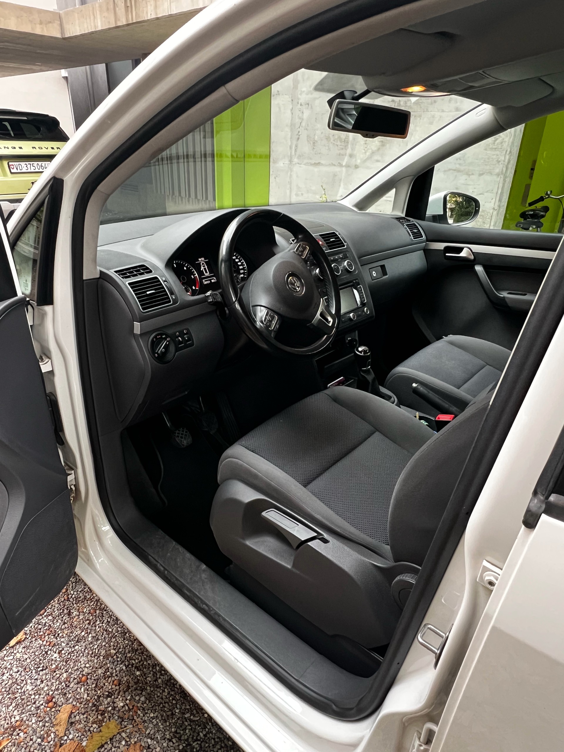 VW 1.6 TDI BlueMT Trendline-image-4