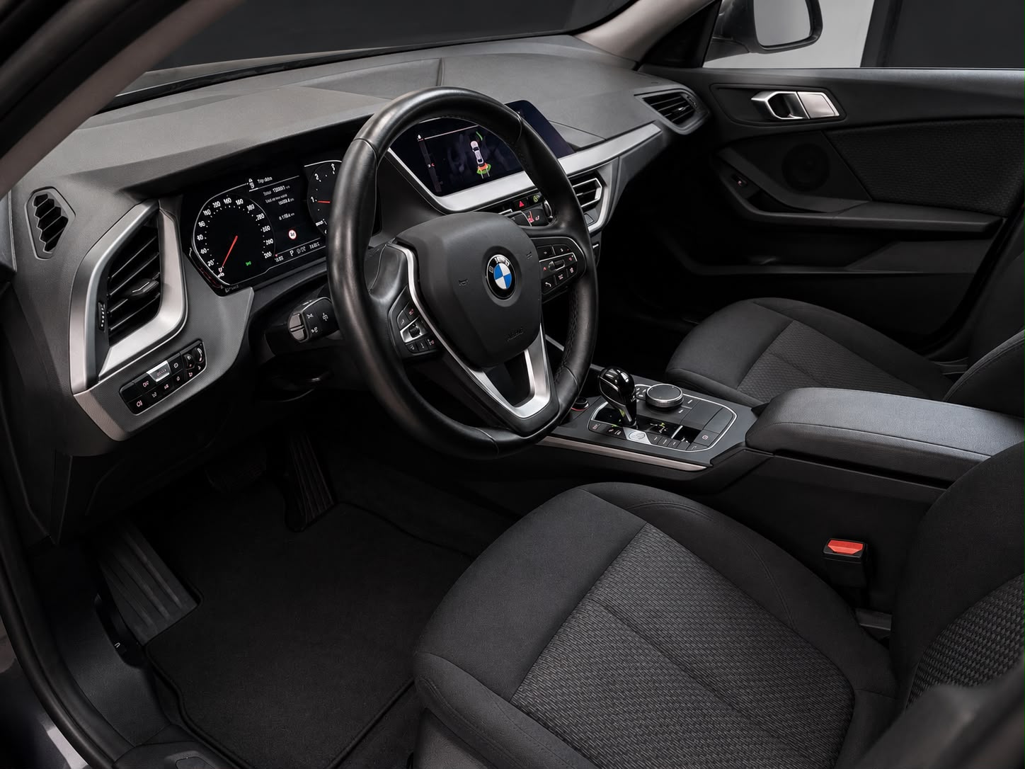 BMW 216 Gran Coupé-image-11