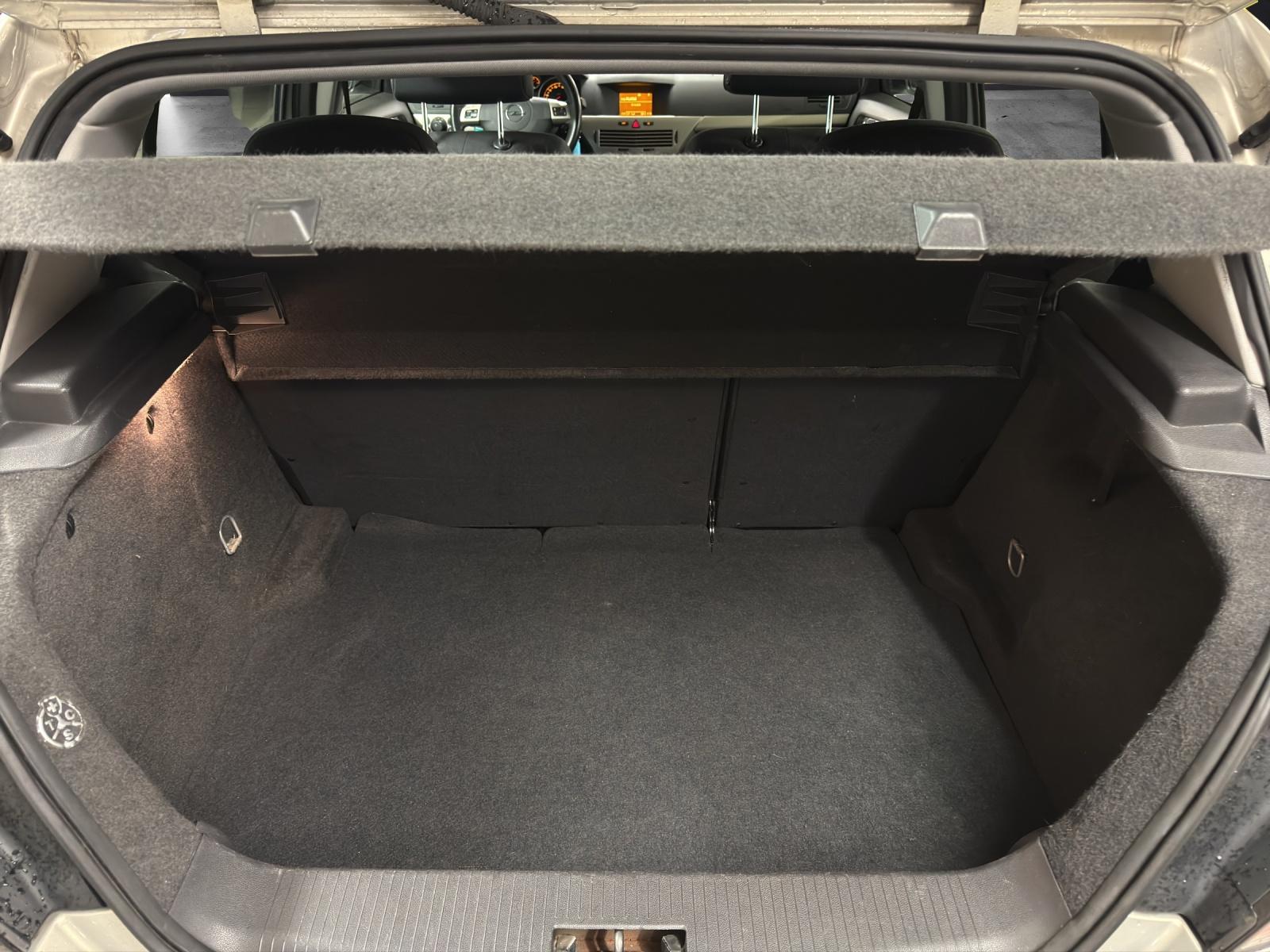 OPEL Astra 1.8i 16V 140 Enjoy Automat-image-4