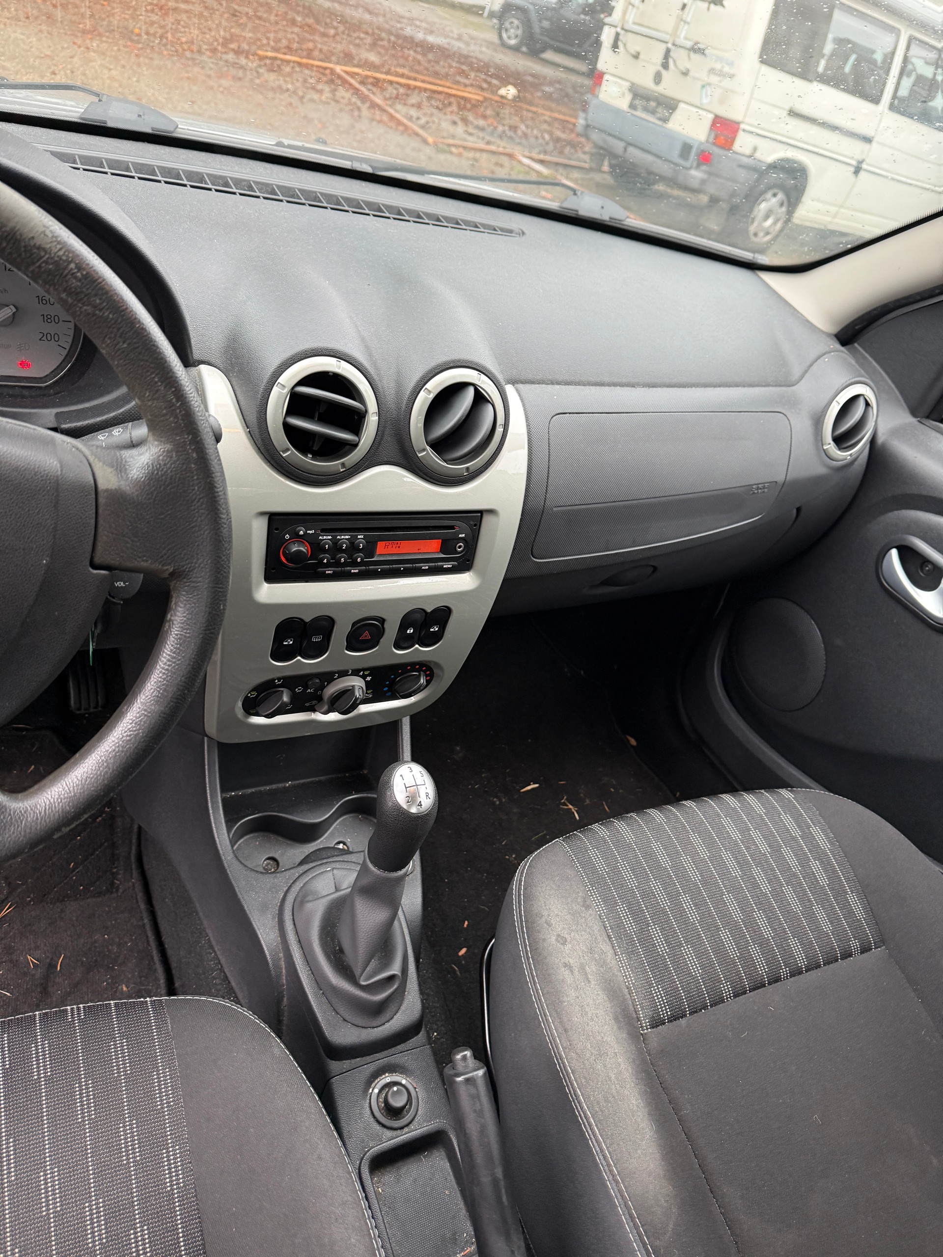 DACIA Sandero 1.6 Ambiance-image-8